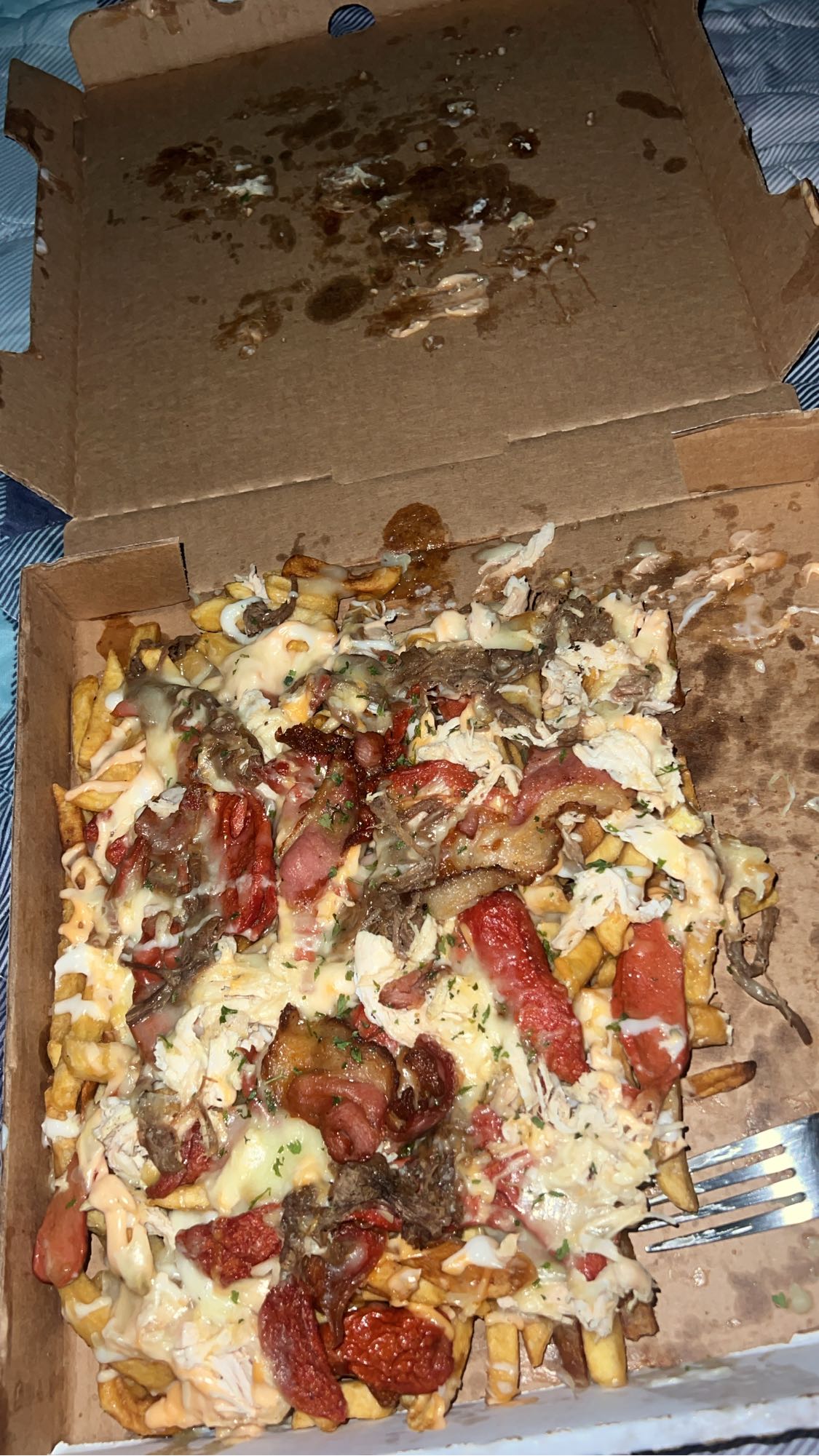 papas con carnes y queso