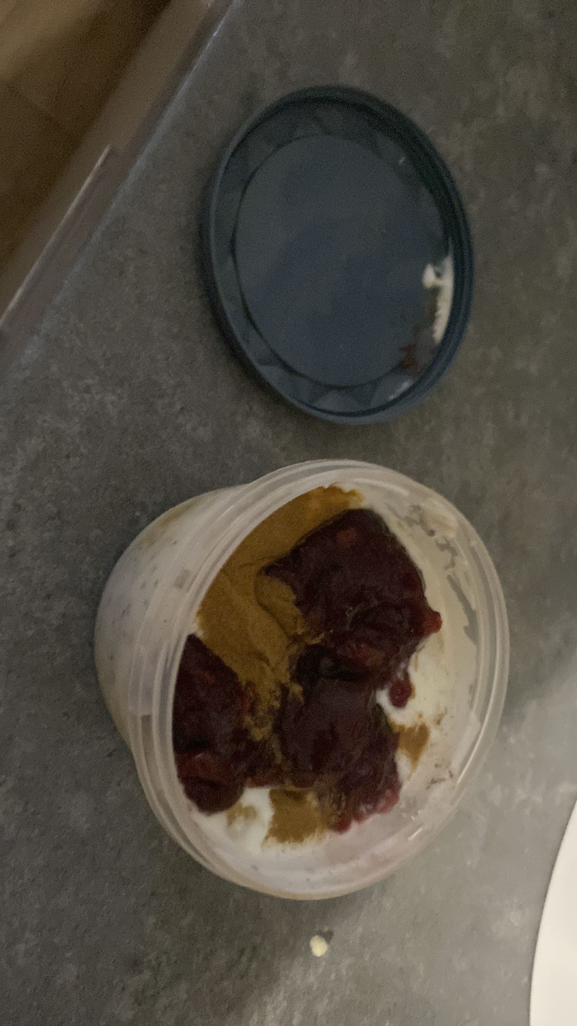 Owsianka z owocami i cynamonem