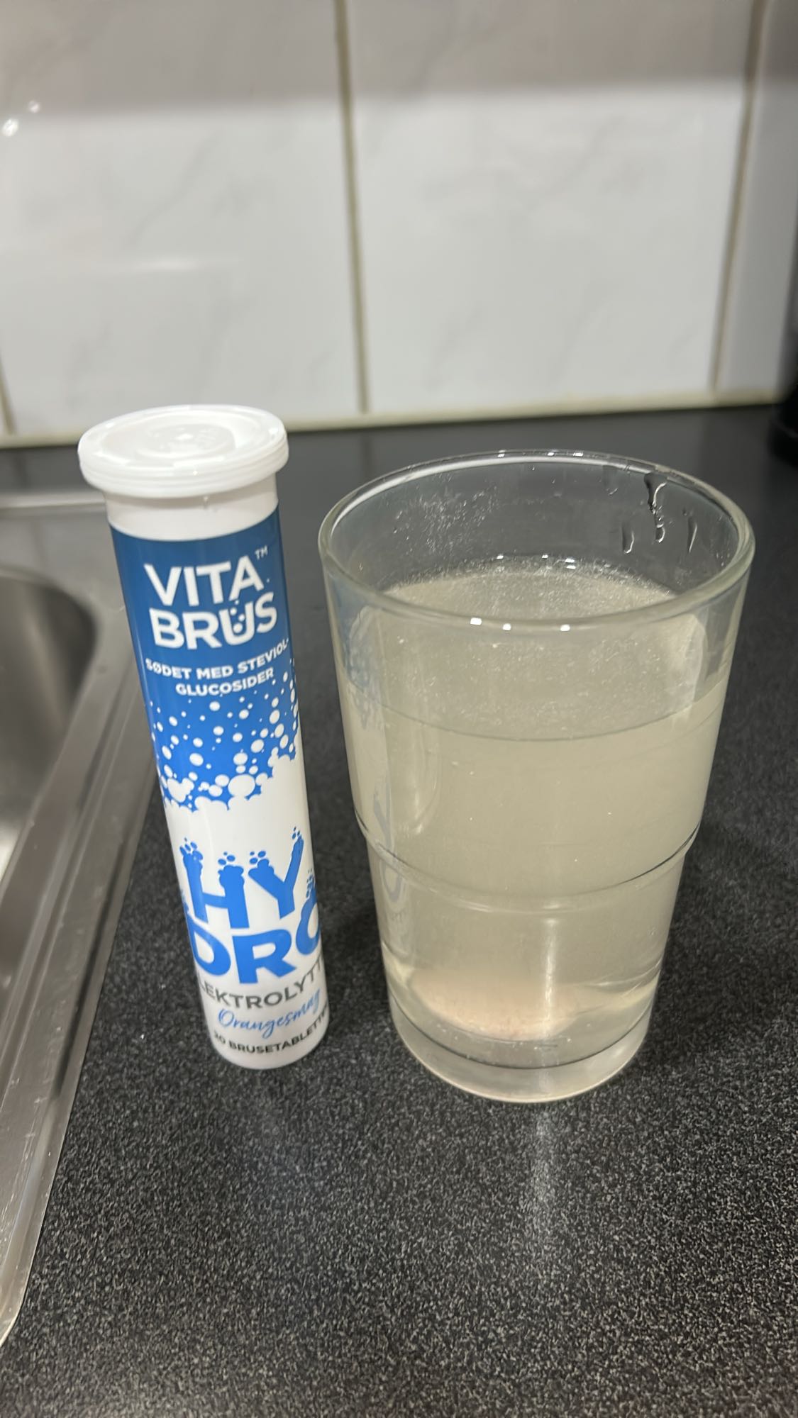 Elektrolyttbrus med vann