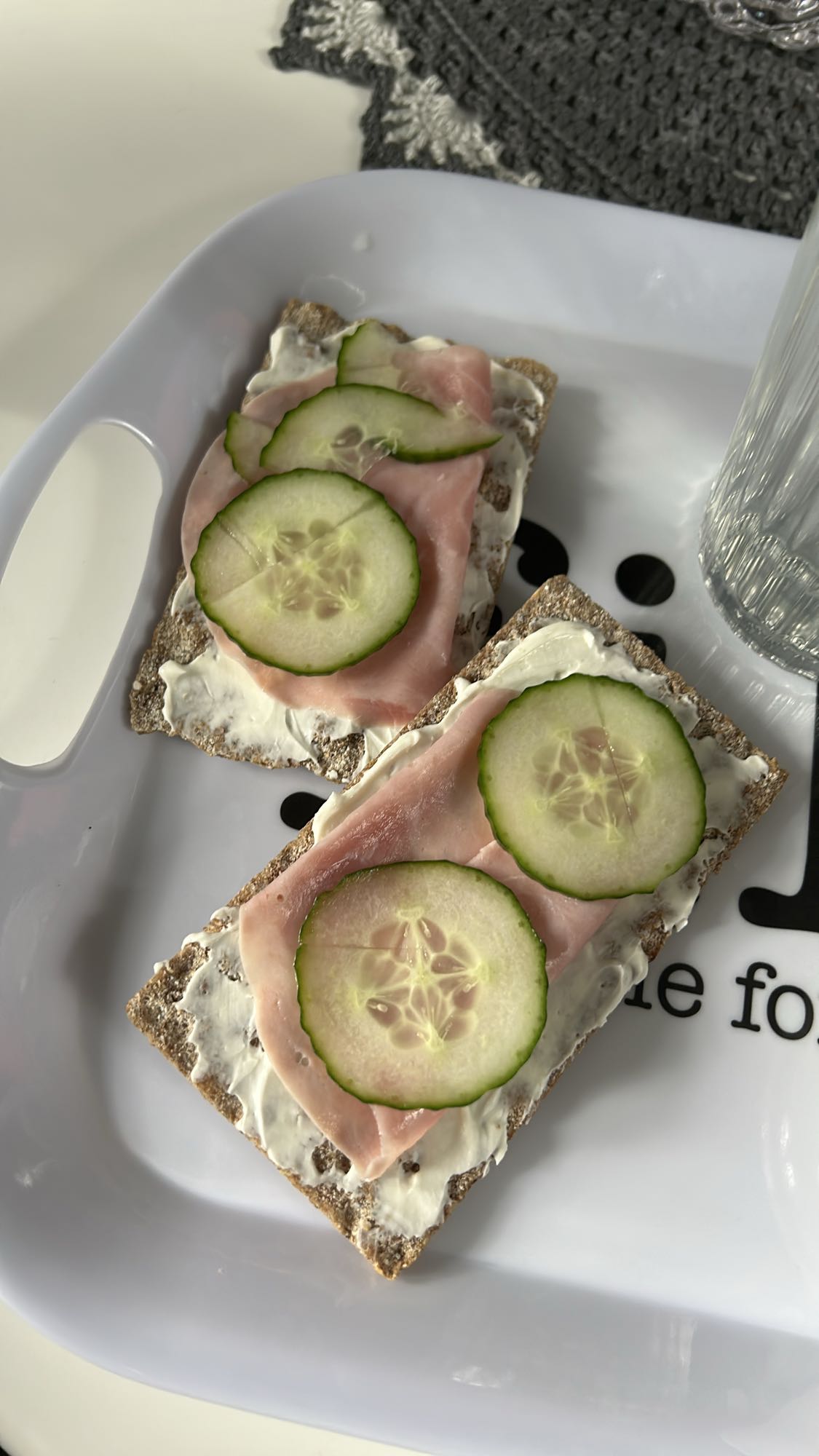 Knäckebröd med skinka