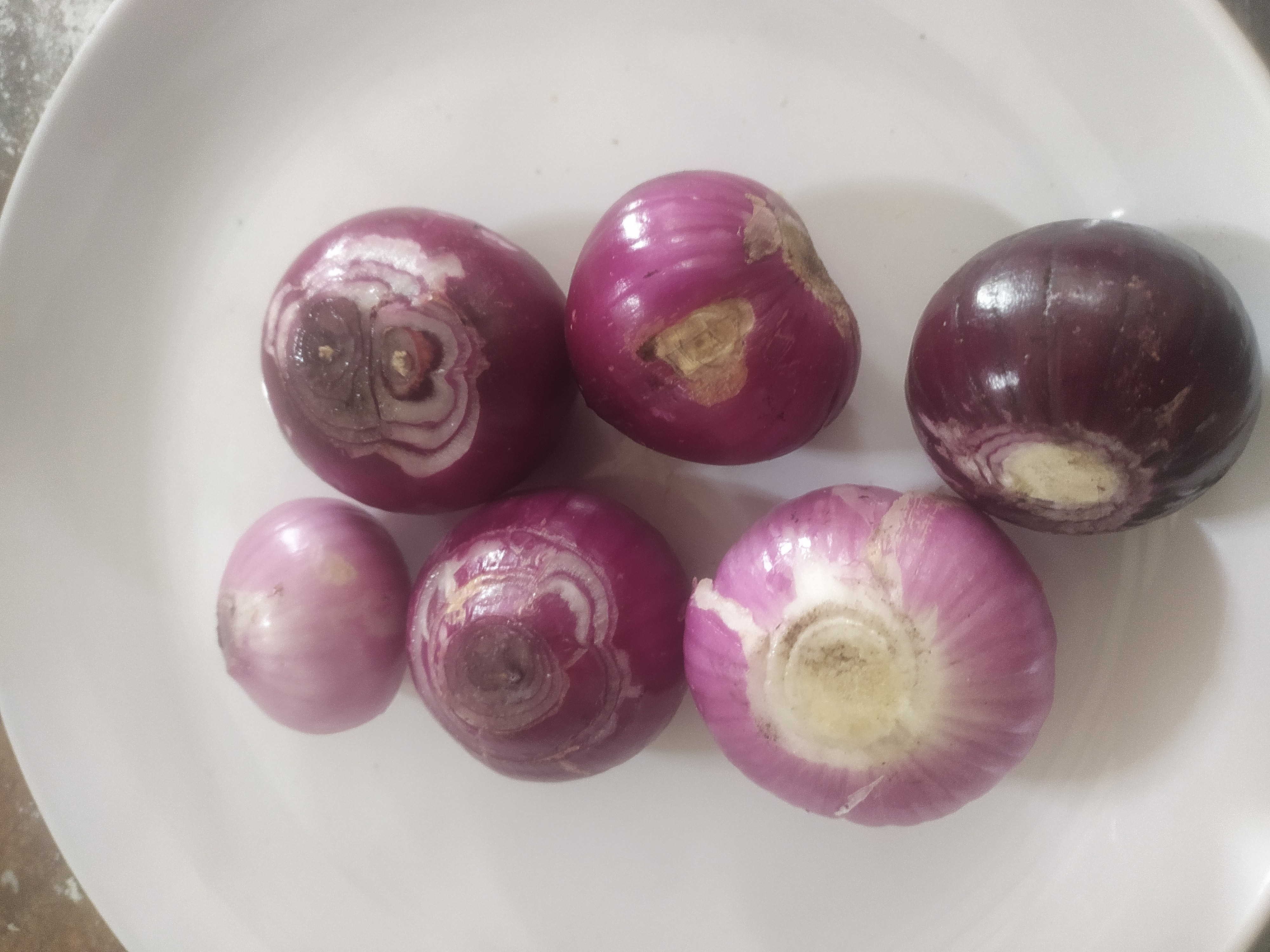 Plate of red onions