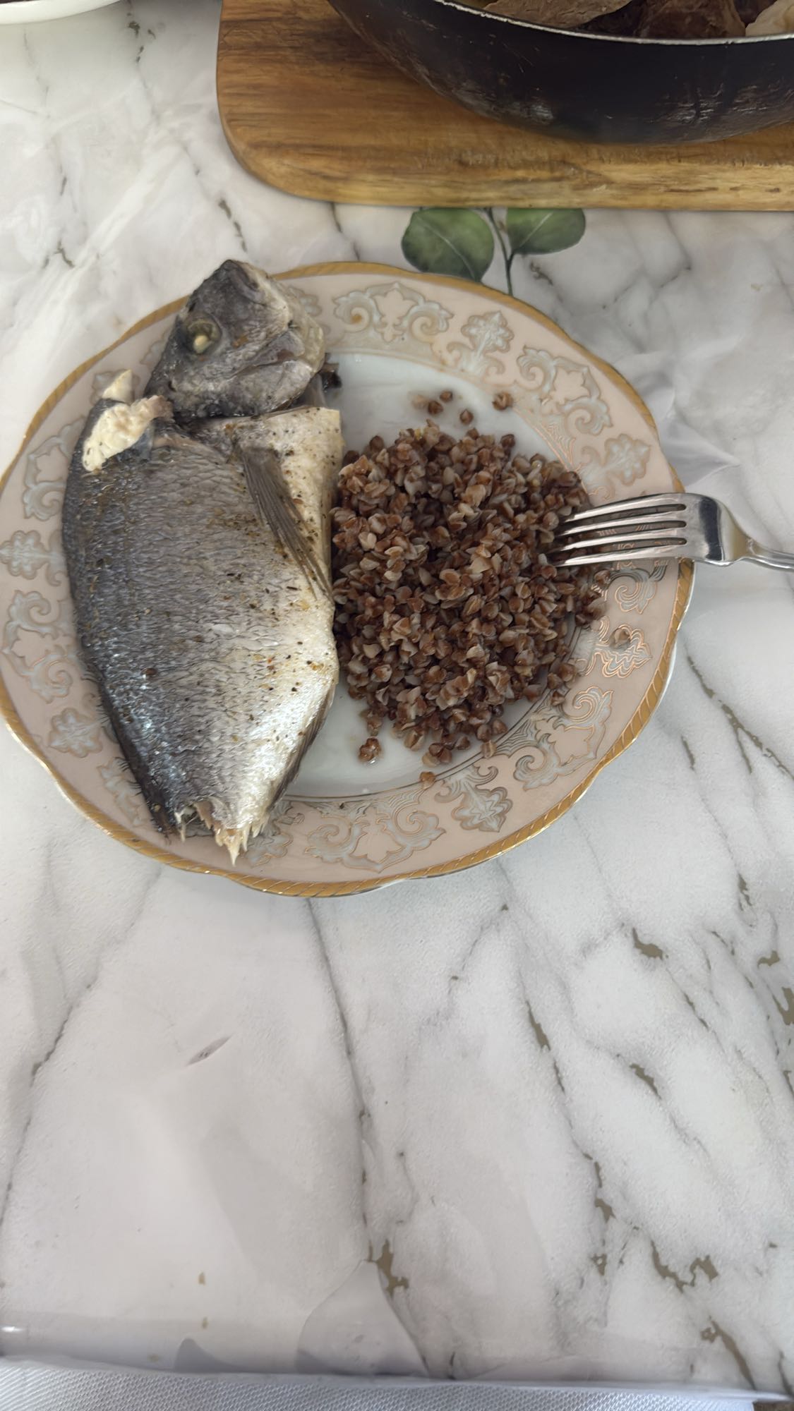 Дорадо с гречкой