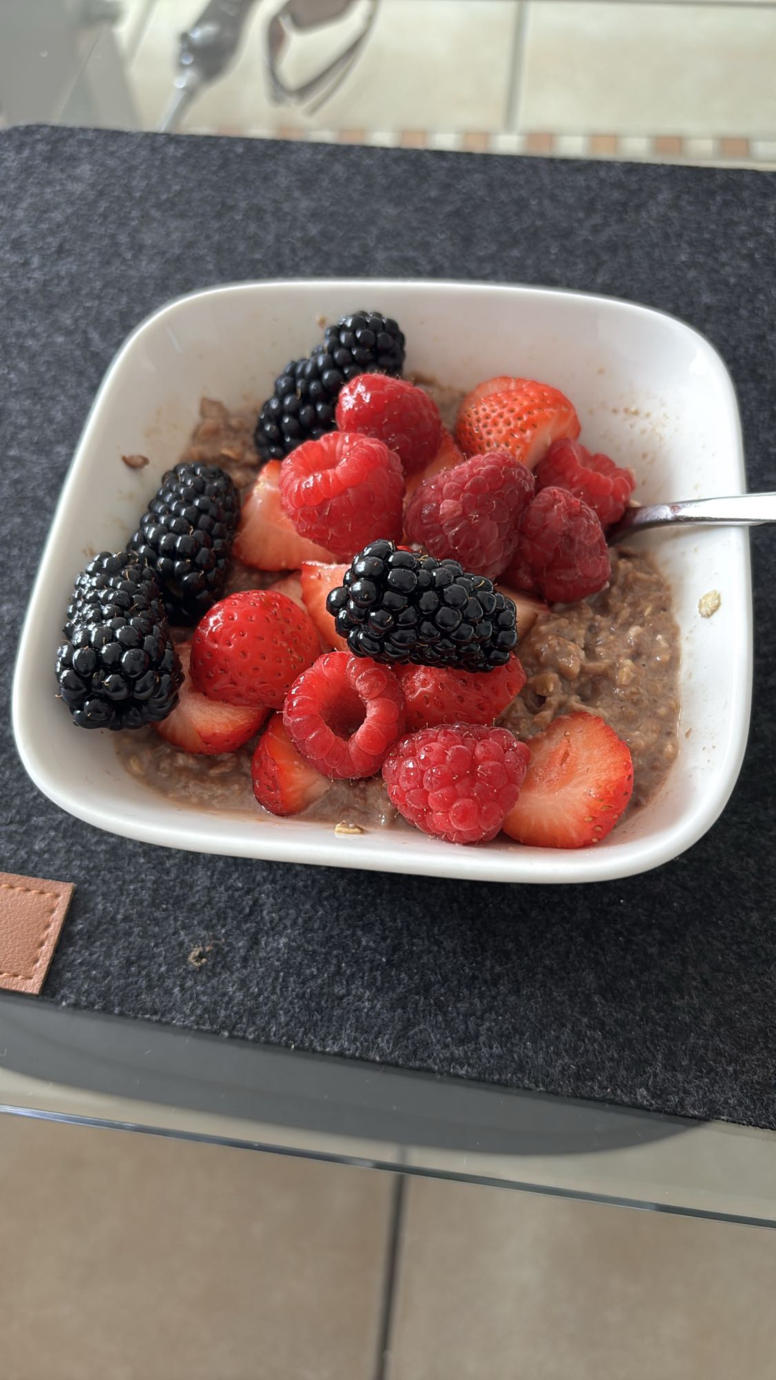 Bowl mit Beeren & Hafer