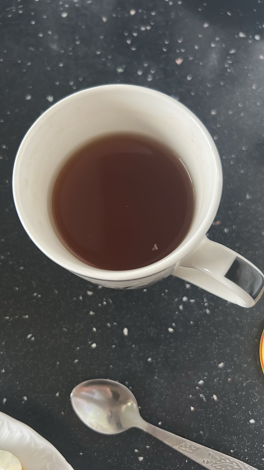 filiżanka czarnej herbaty