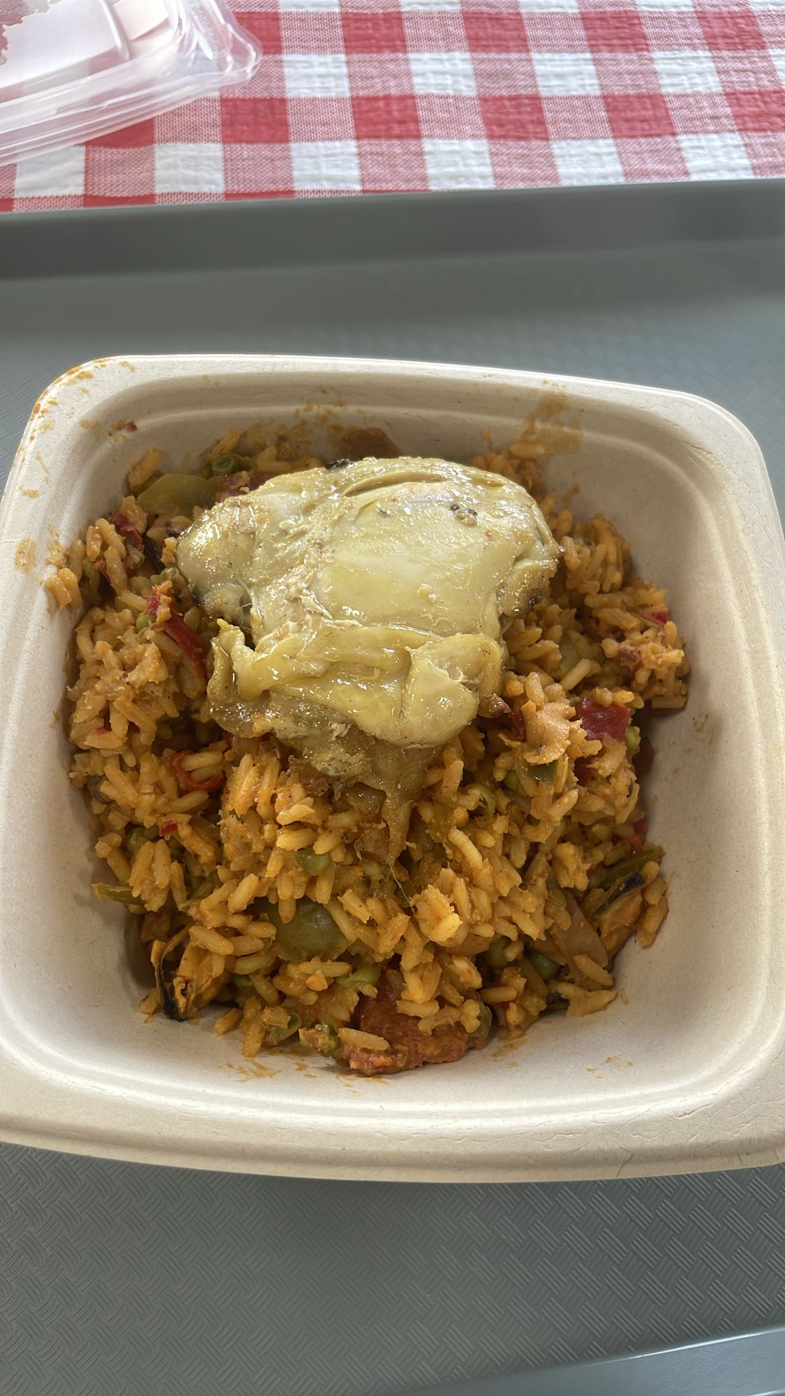 Riz au poulet et légumes