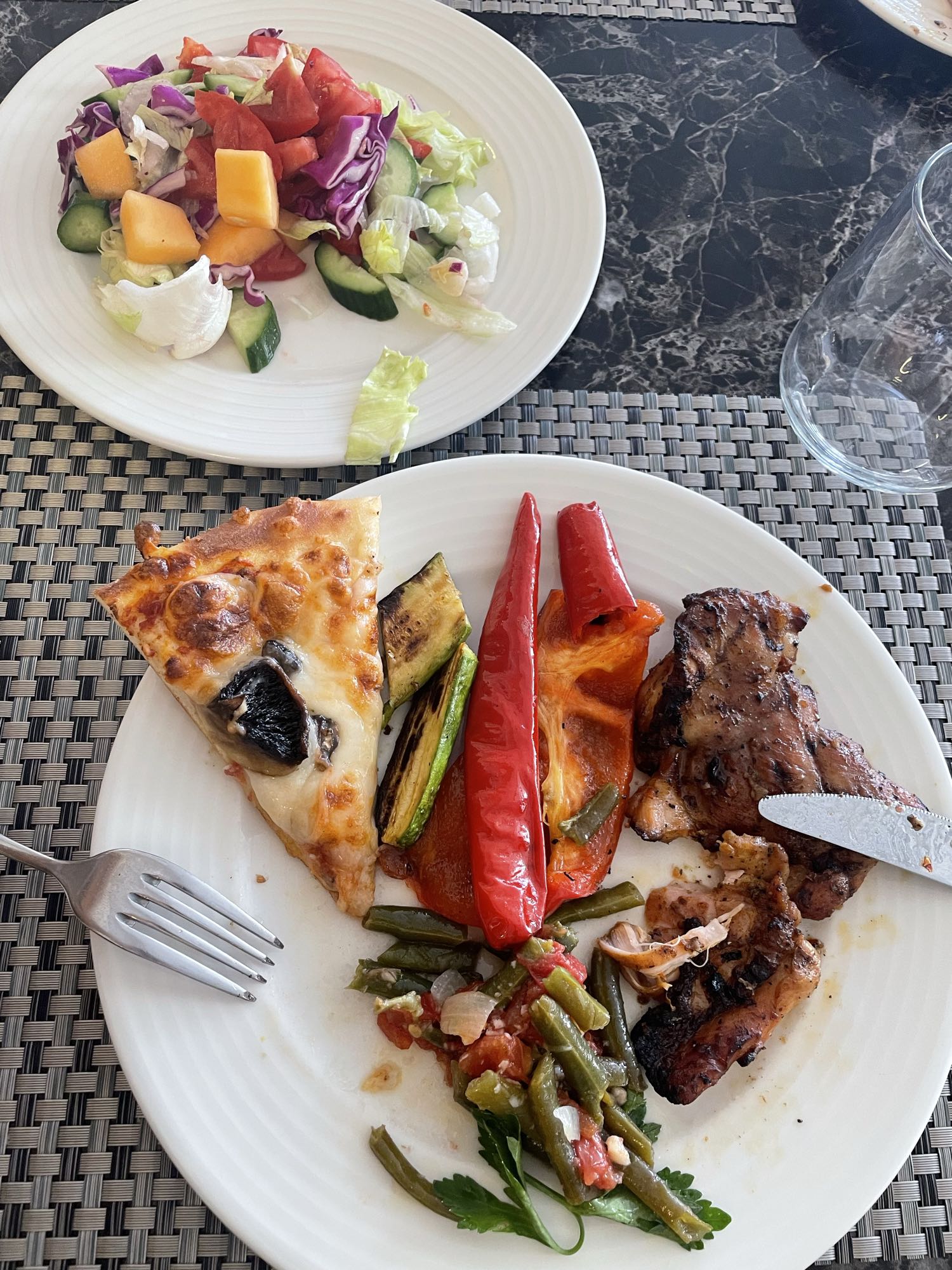 Prânz variat cu salată