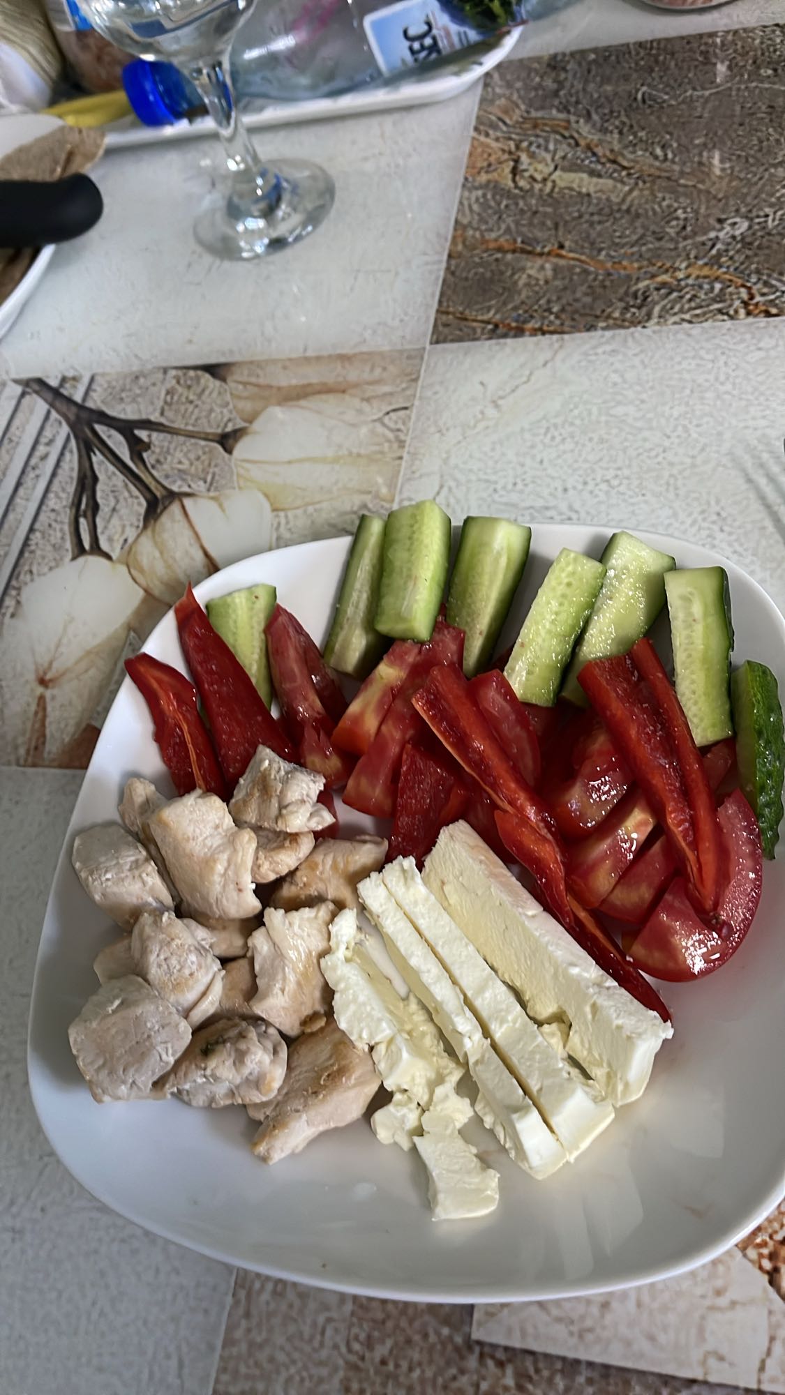 Piept de pui cu legume