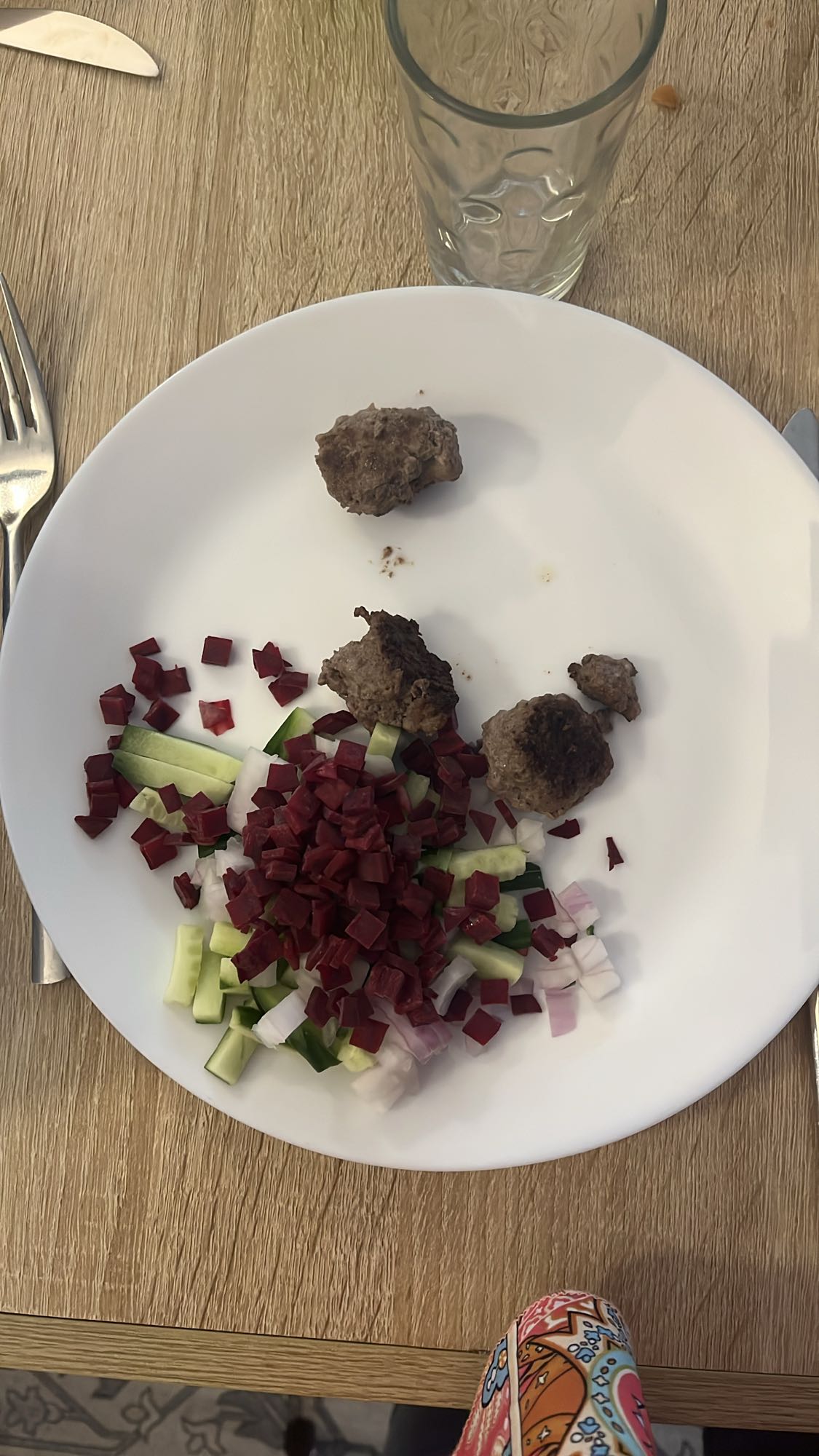 boulettes et salade légumes