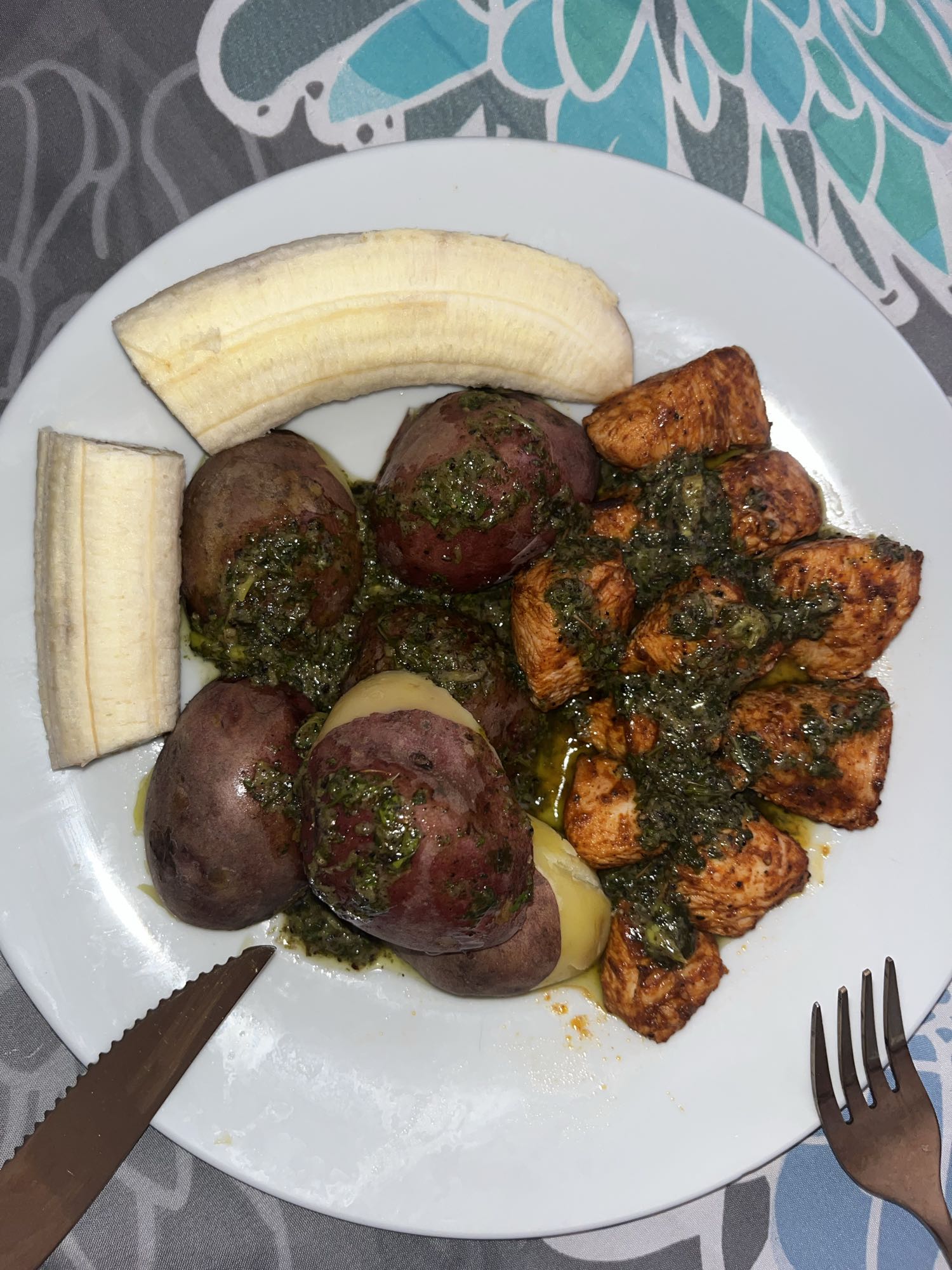 Pollo, papas y plátano