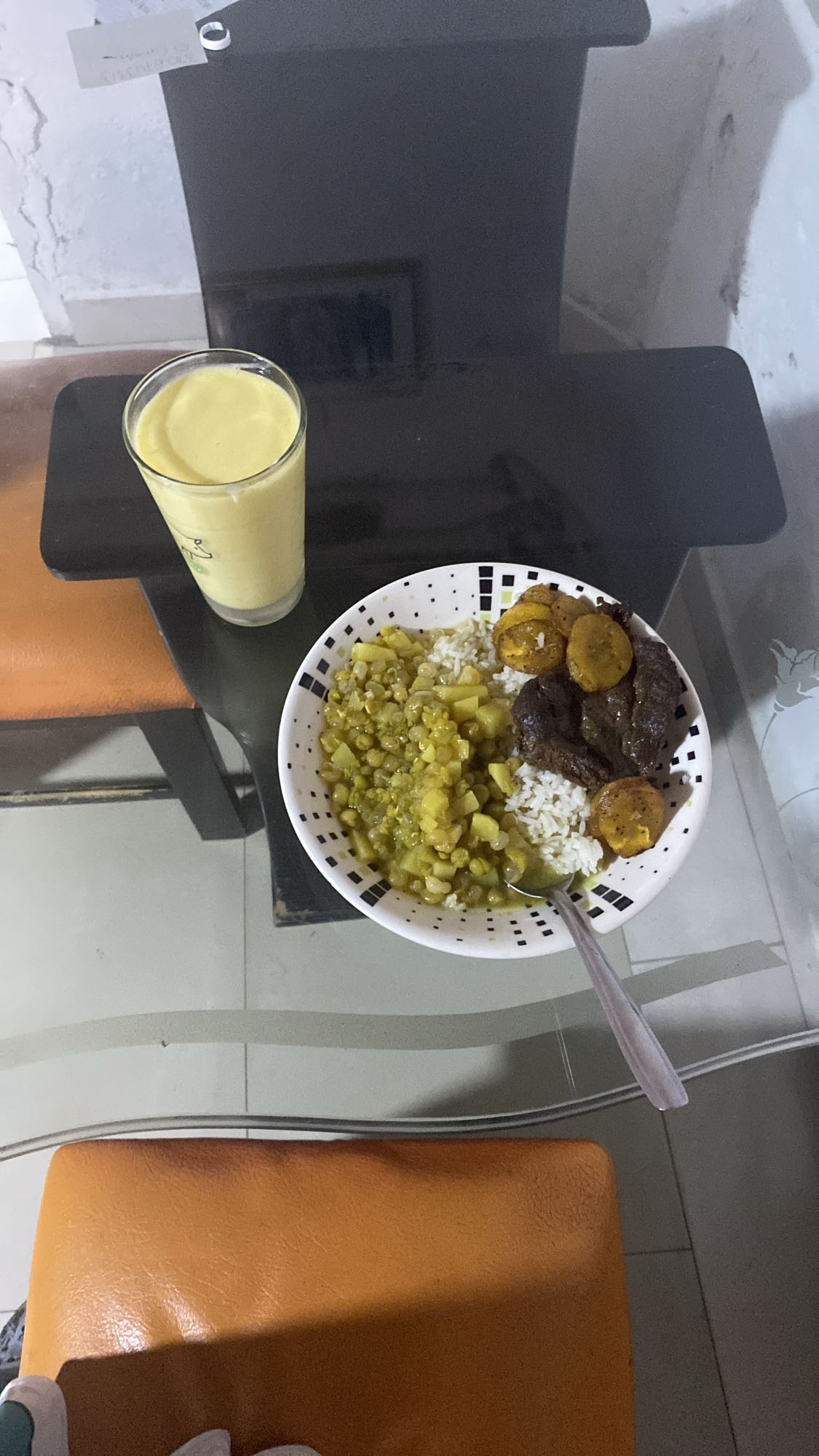 Arroz con carne y batido