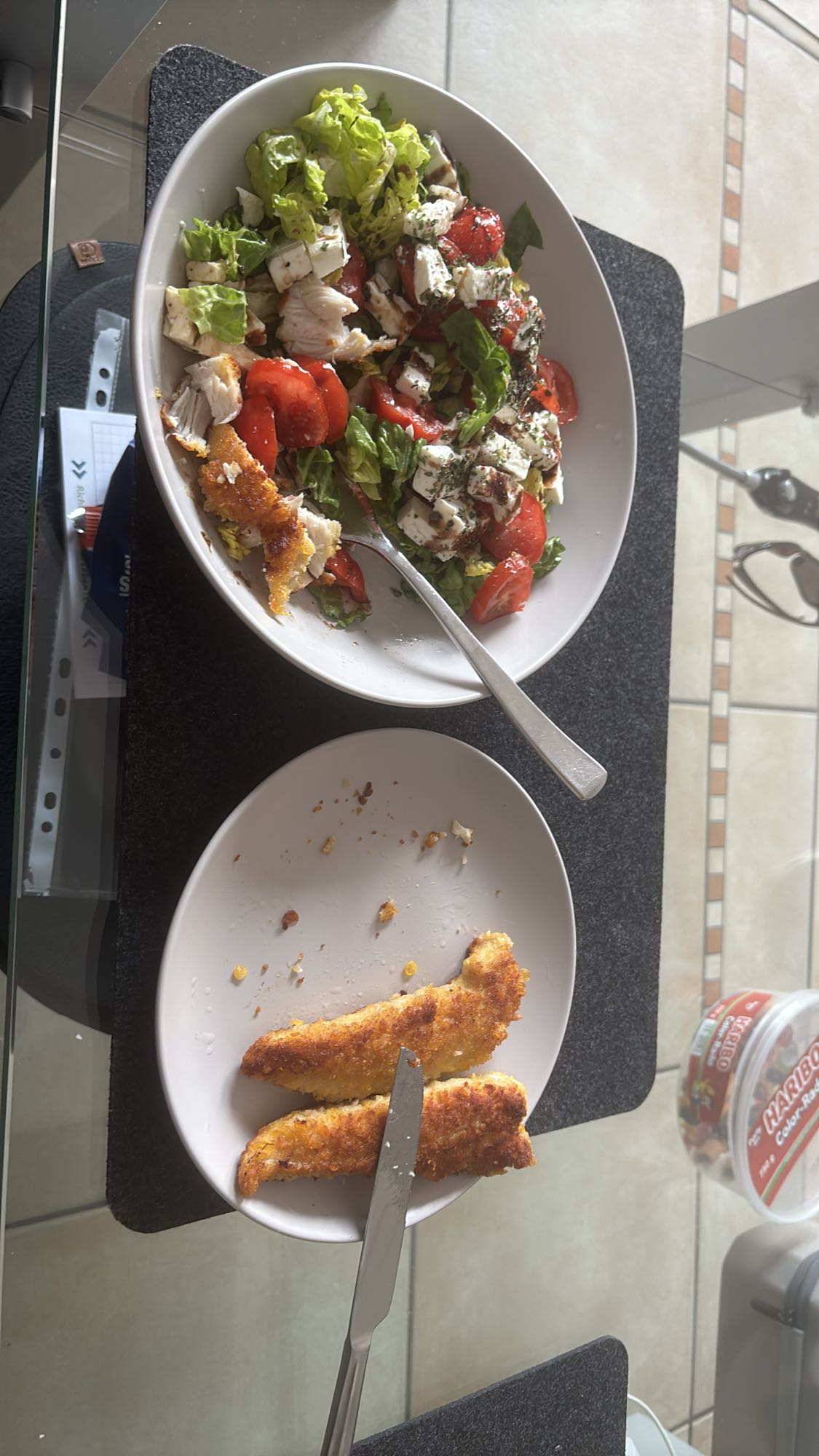 Salat mit Hähnchenstreifen