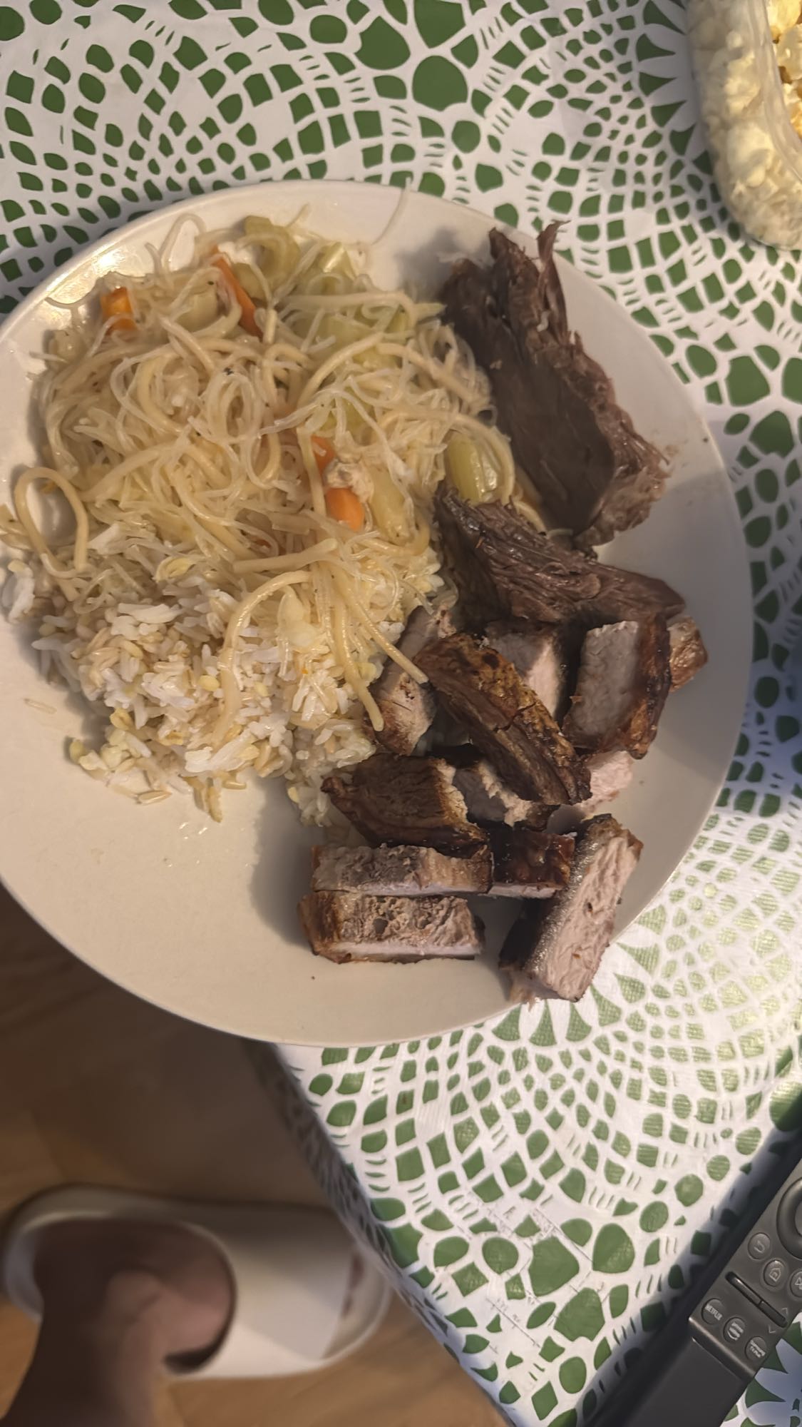 Nudlar med ris och kött