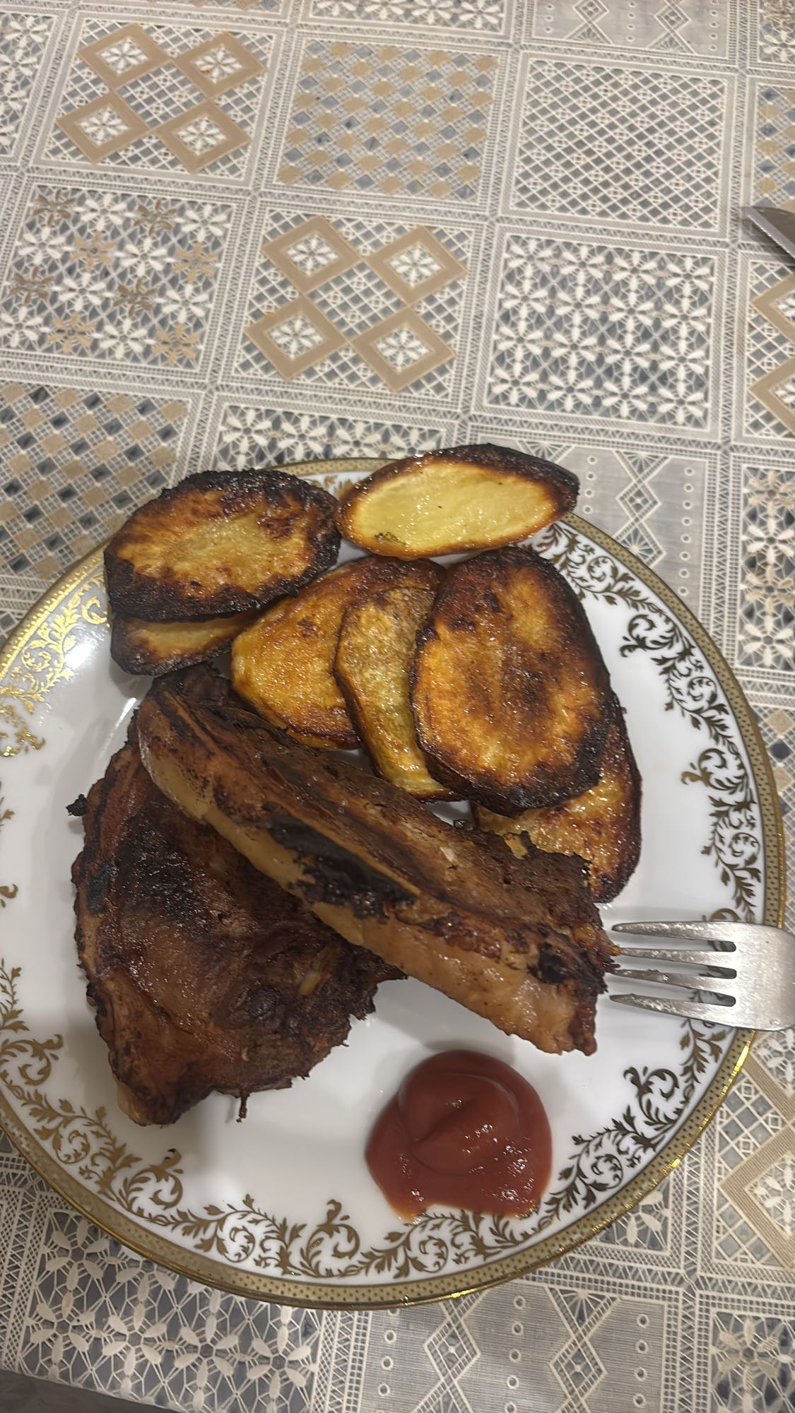 жареная свинина с картофелем