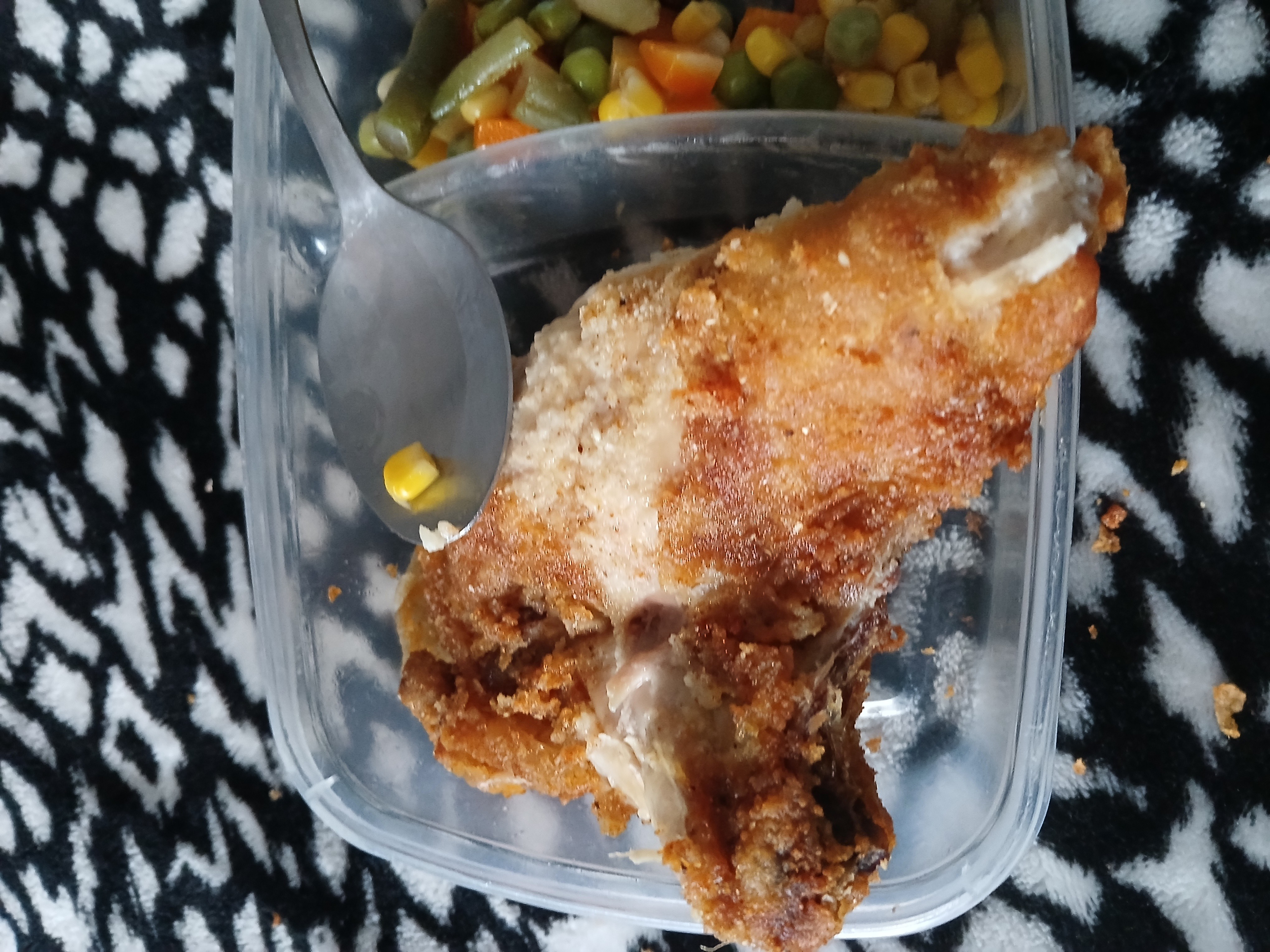 Fried chicken with mixed veggies