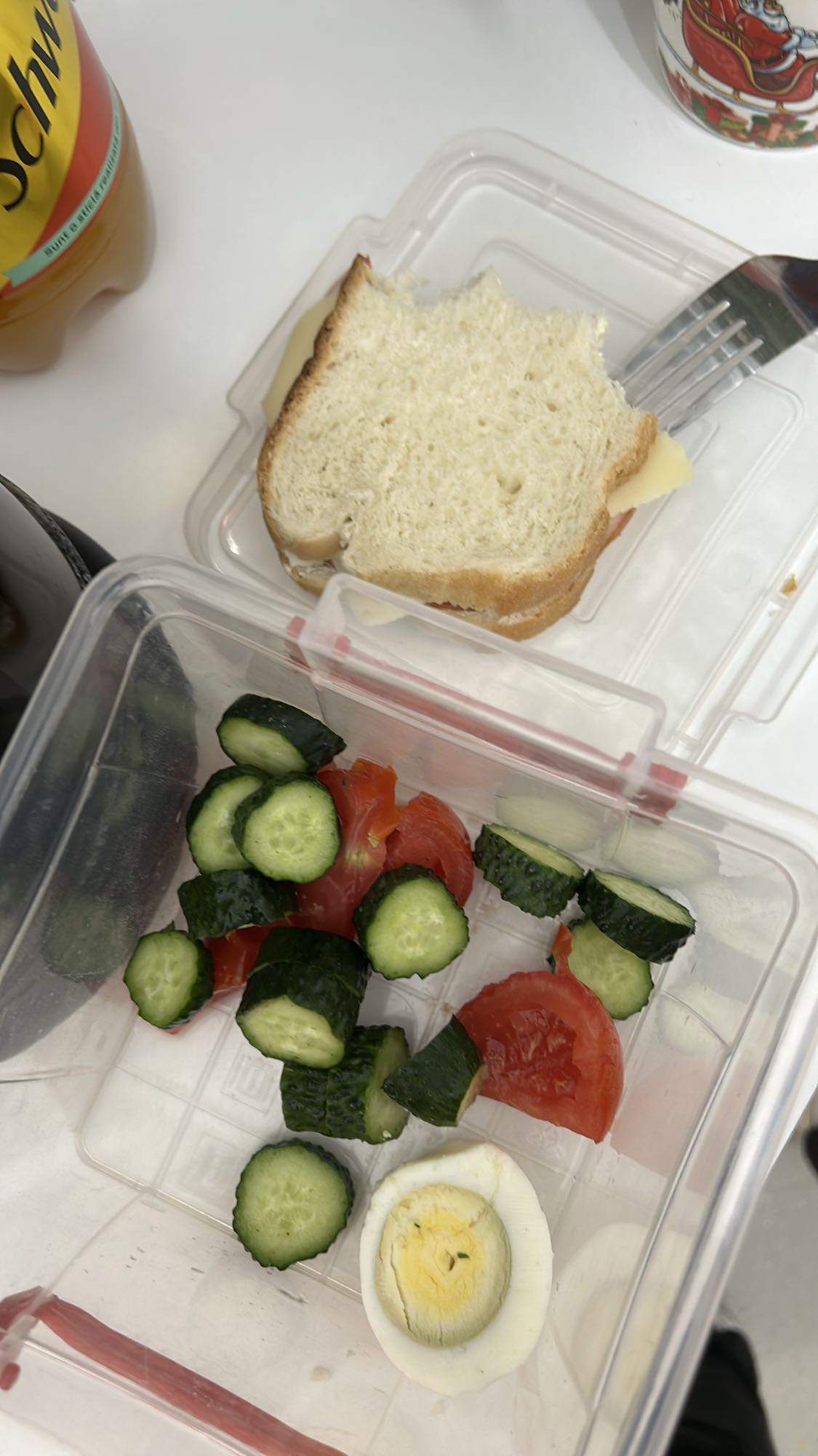 Sandviș cu legume și ou