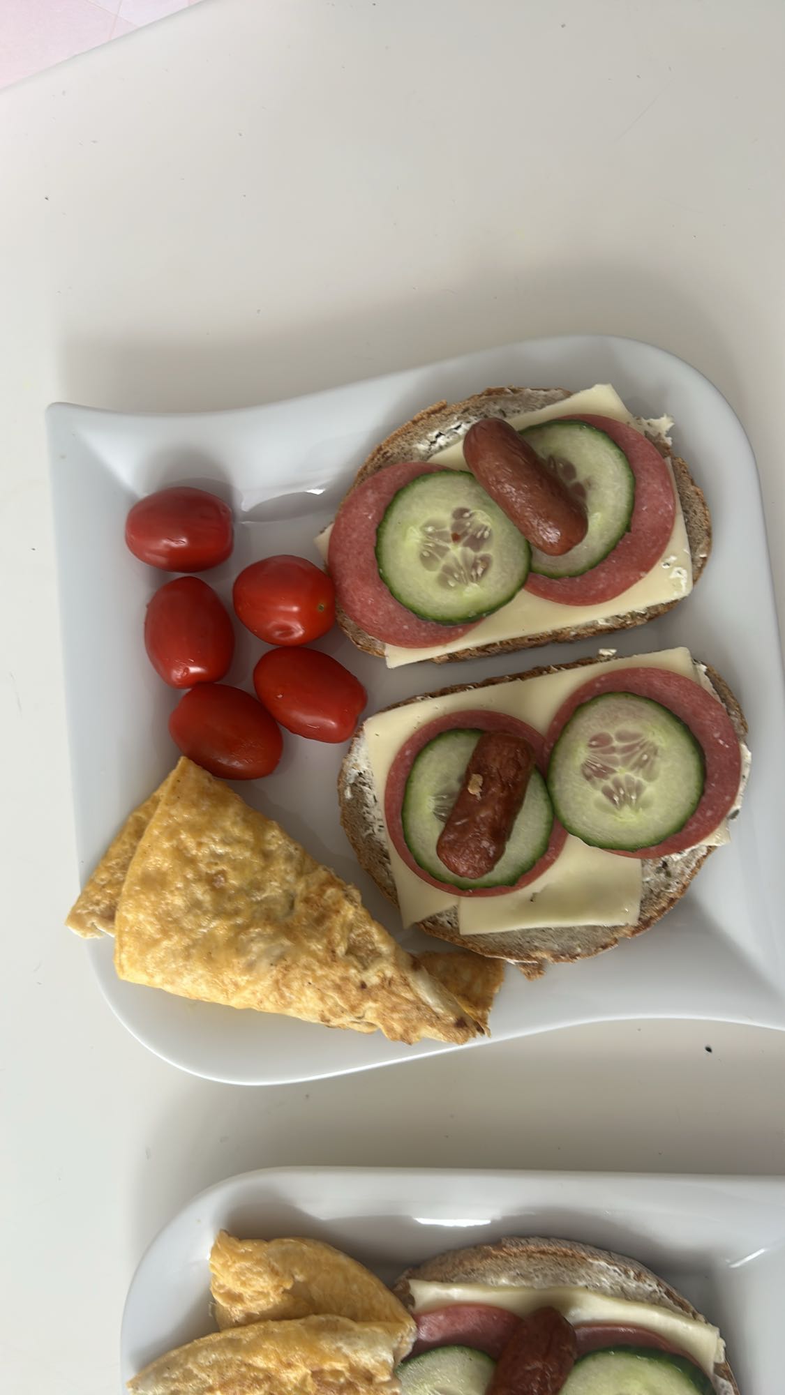 Brot mit Belag & Omelett