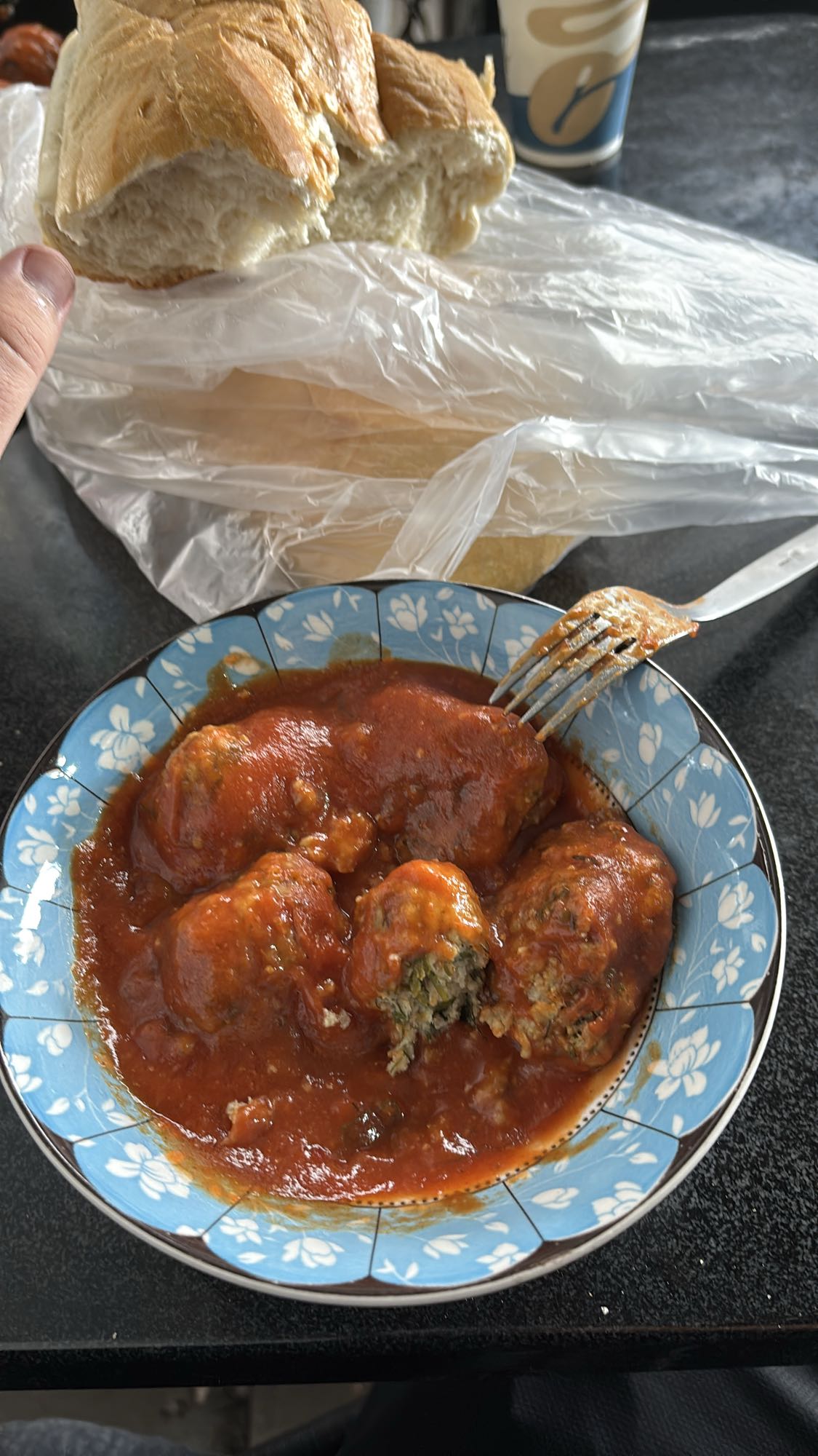 Chiftele cu sos și pâine