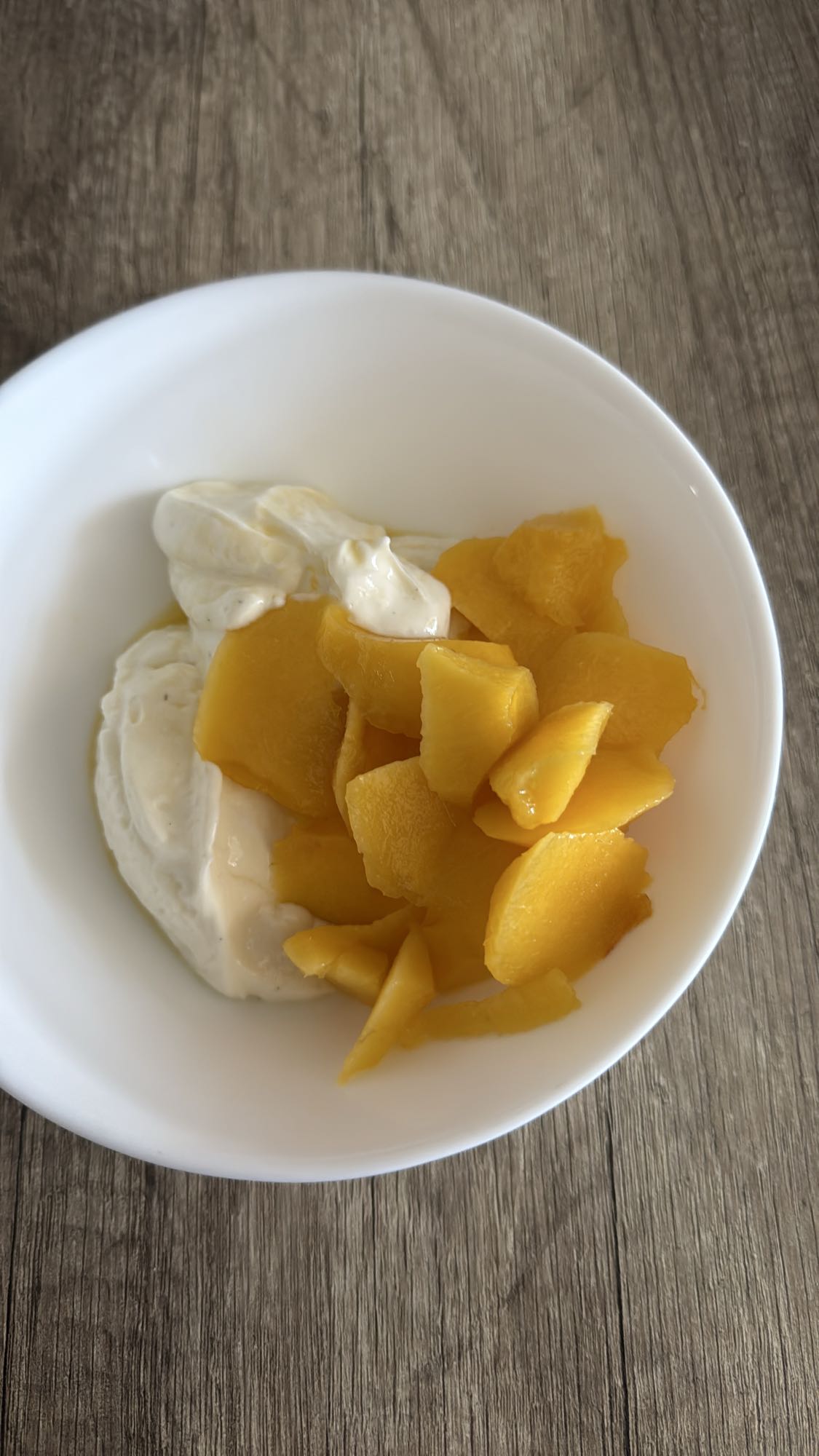 Jogurt z brzoskwinią