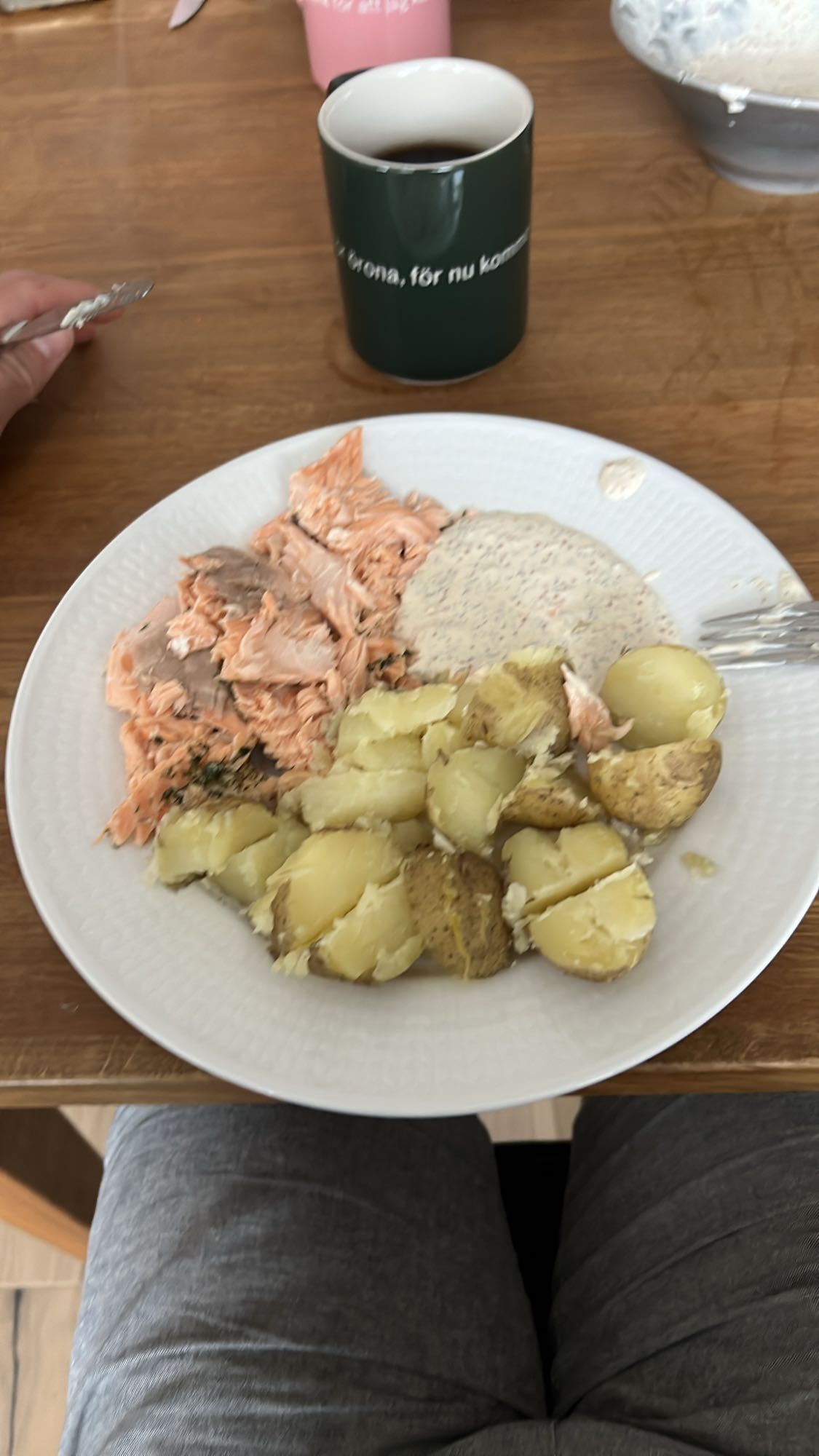 Lax med potatis och sås