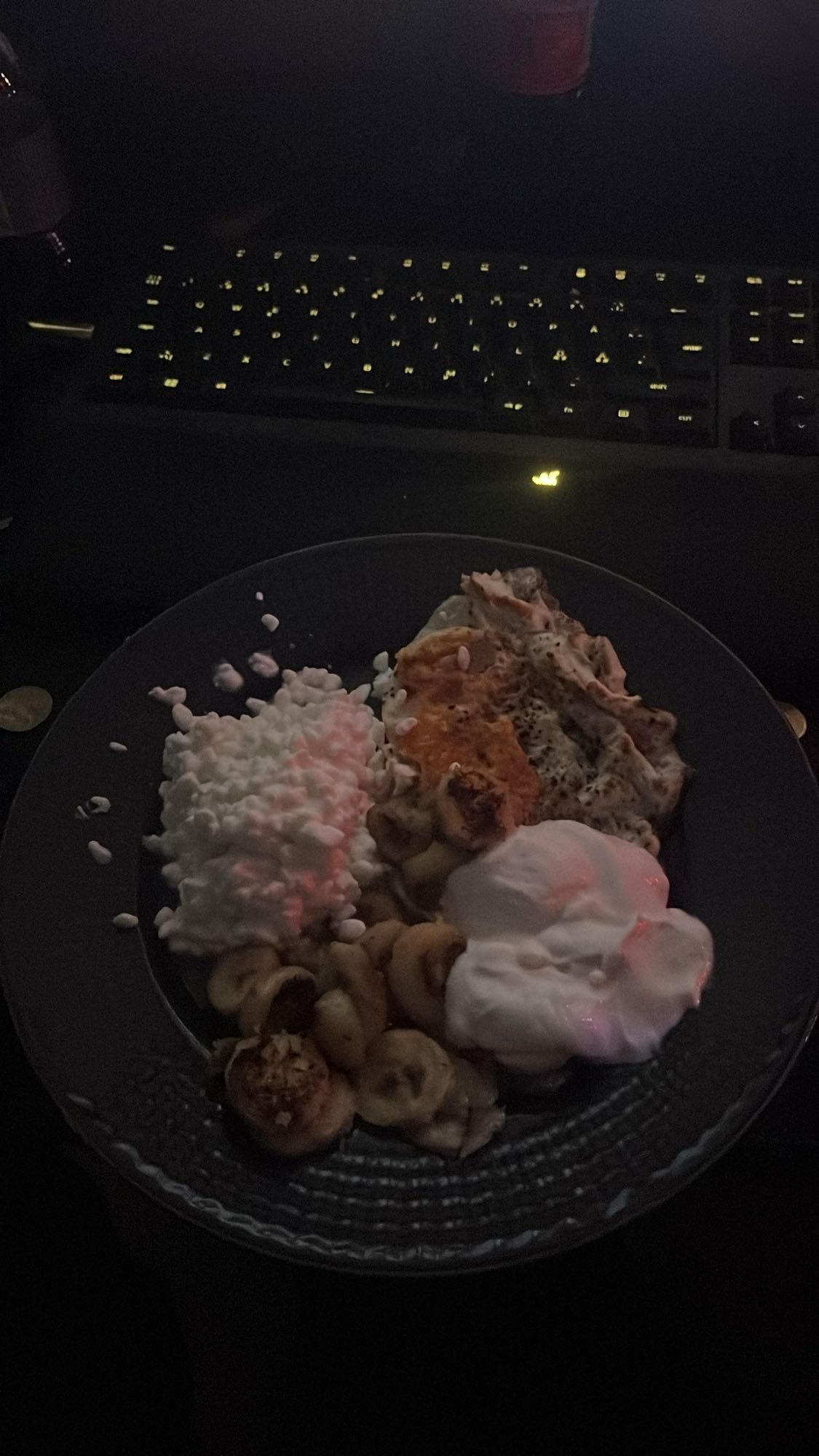 Ägg, banan & keso tallrik