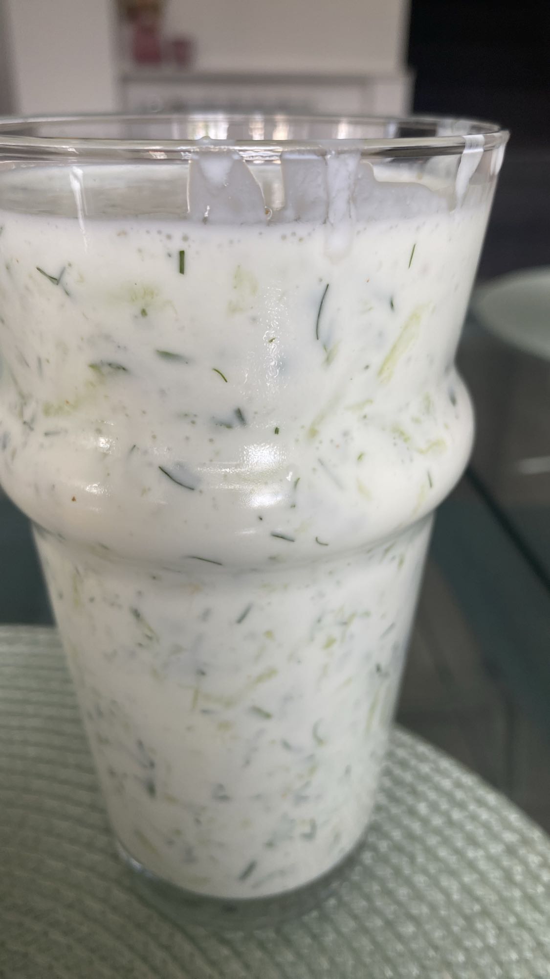 chłodnik jogurtowy z ogórkiem