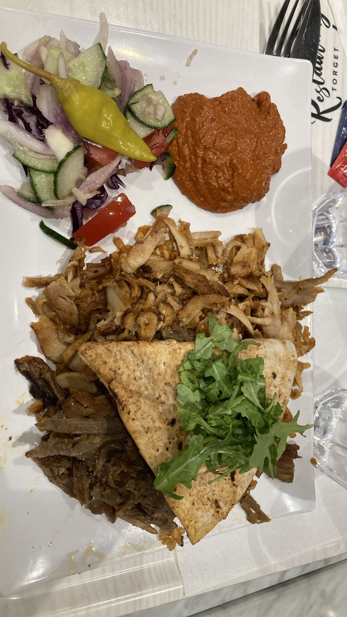 Kebabtallrik med sås