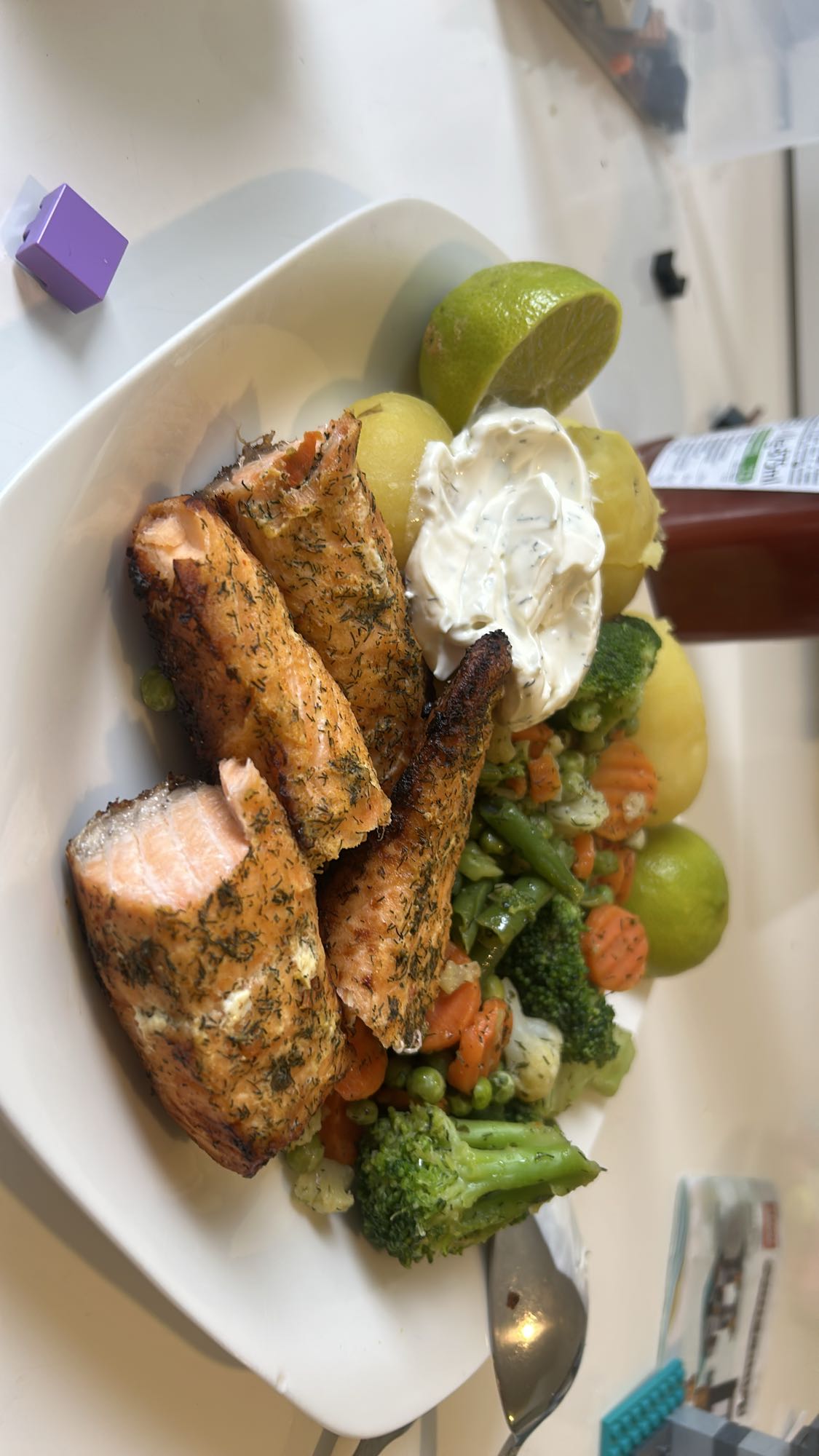 Lax med potatis och grönsaker