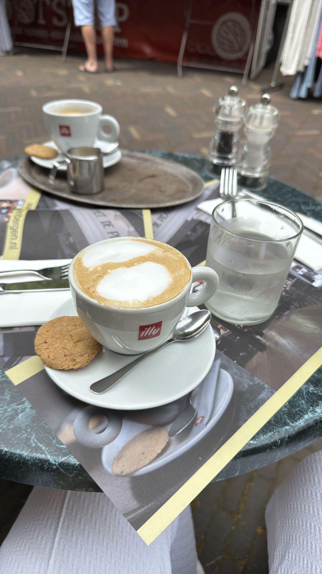 Cappuccino met koekje