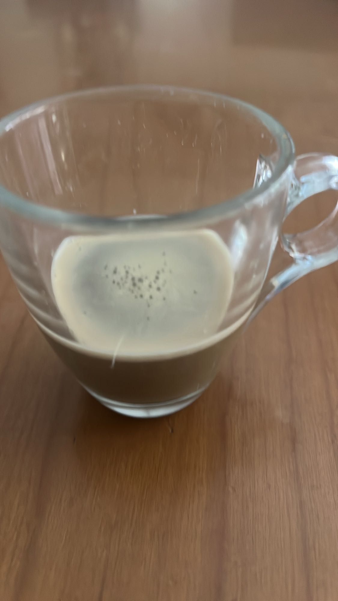 Küçük sütlü kahve