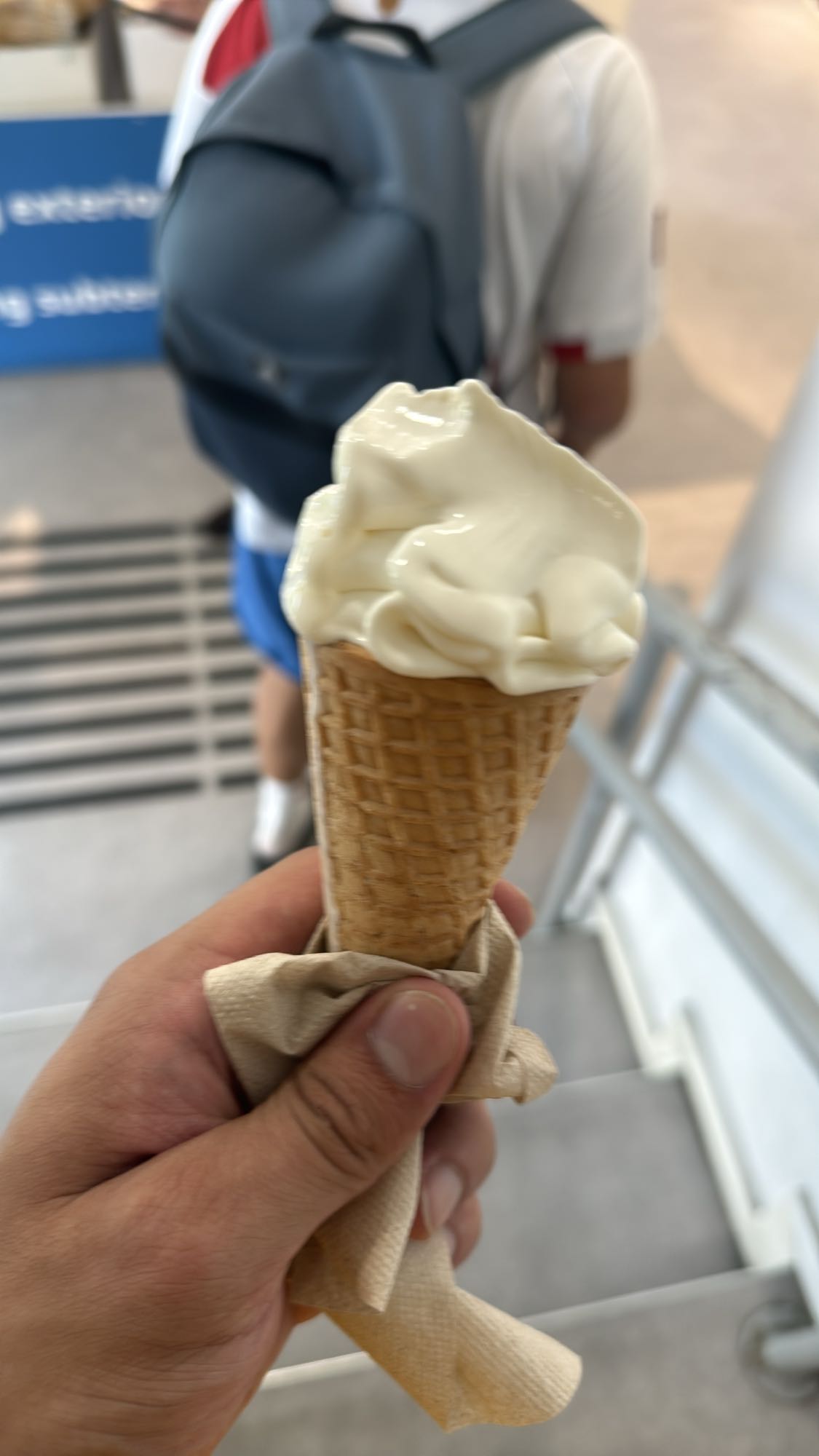 helado de vainilla en cono