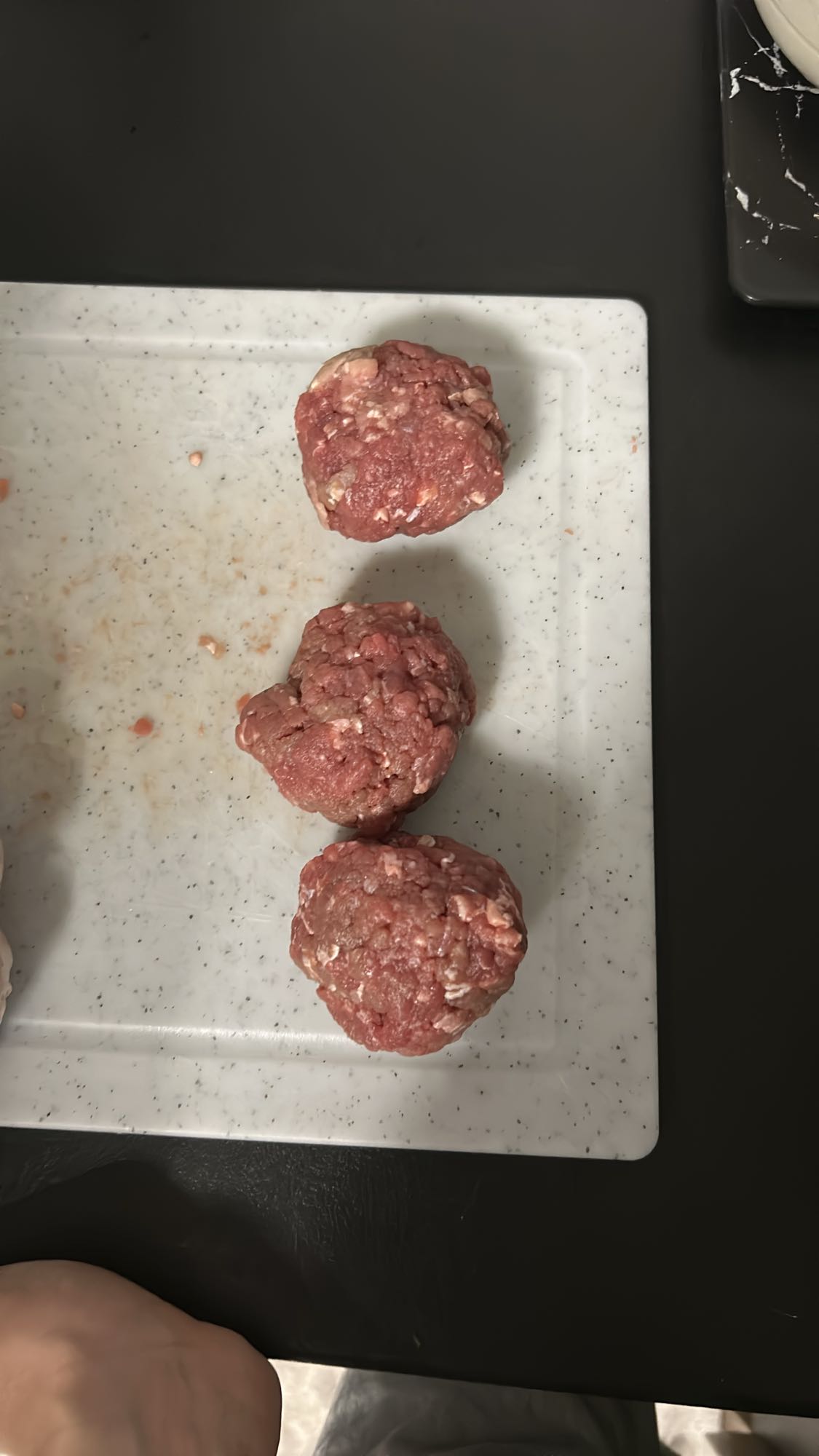 surowe kulki wołowe