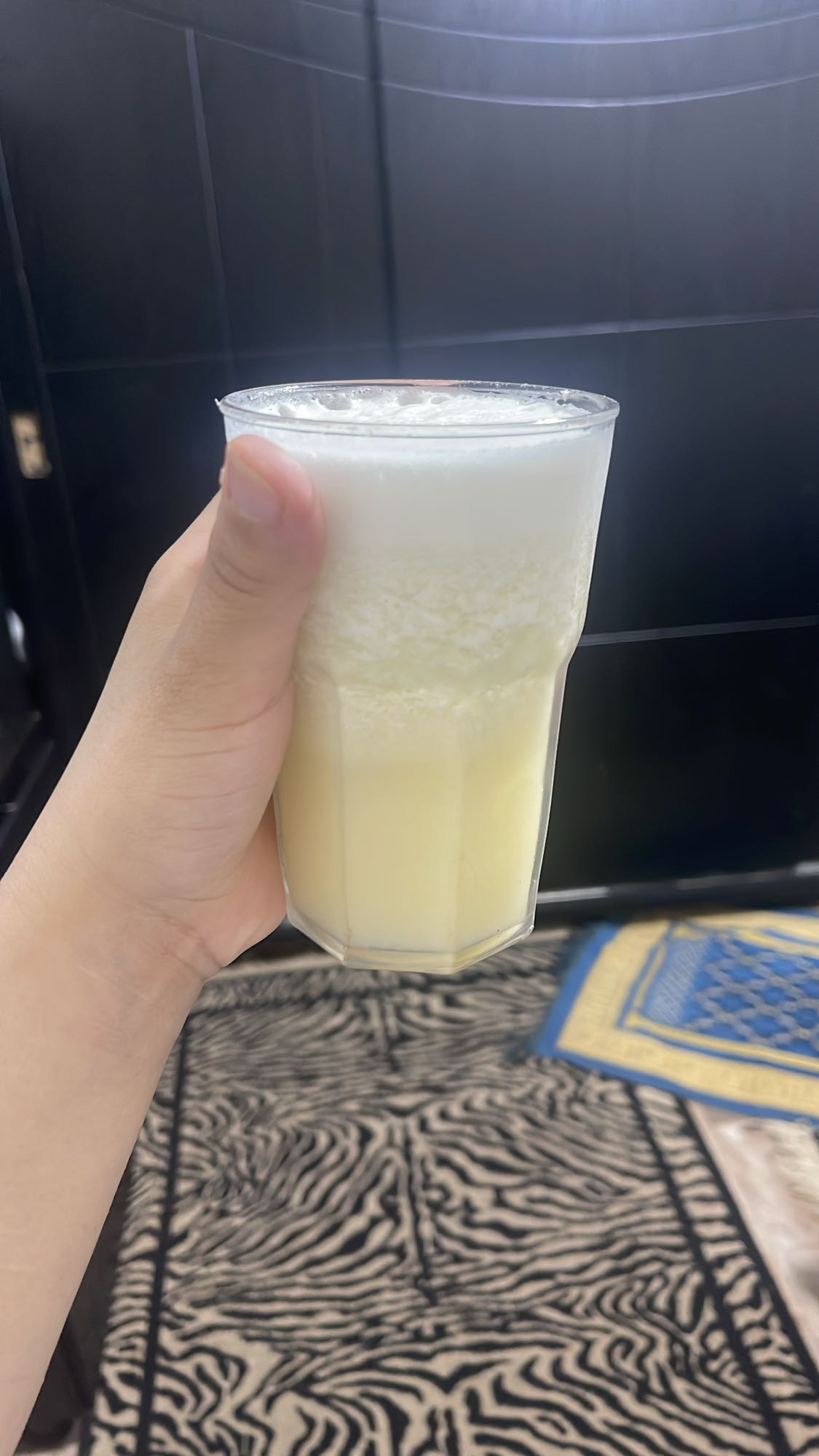 مشروب حليب خالي الدسم مع ليمون وسكر دايت