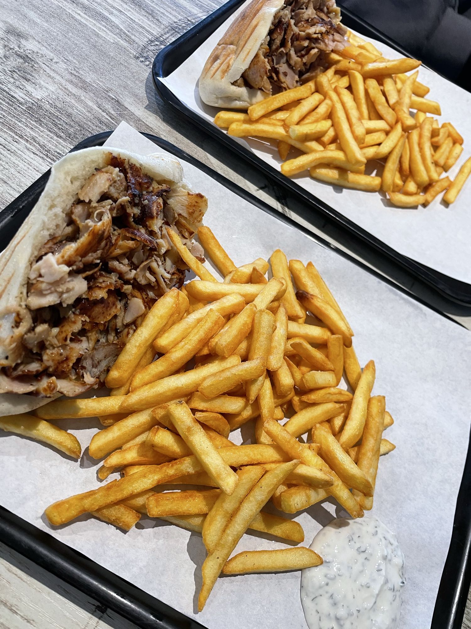 Kebab frites sauce blanche