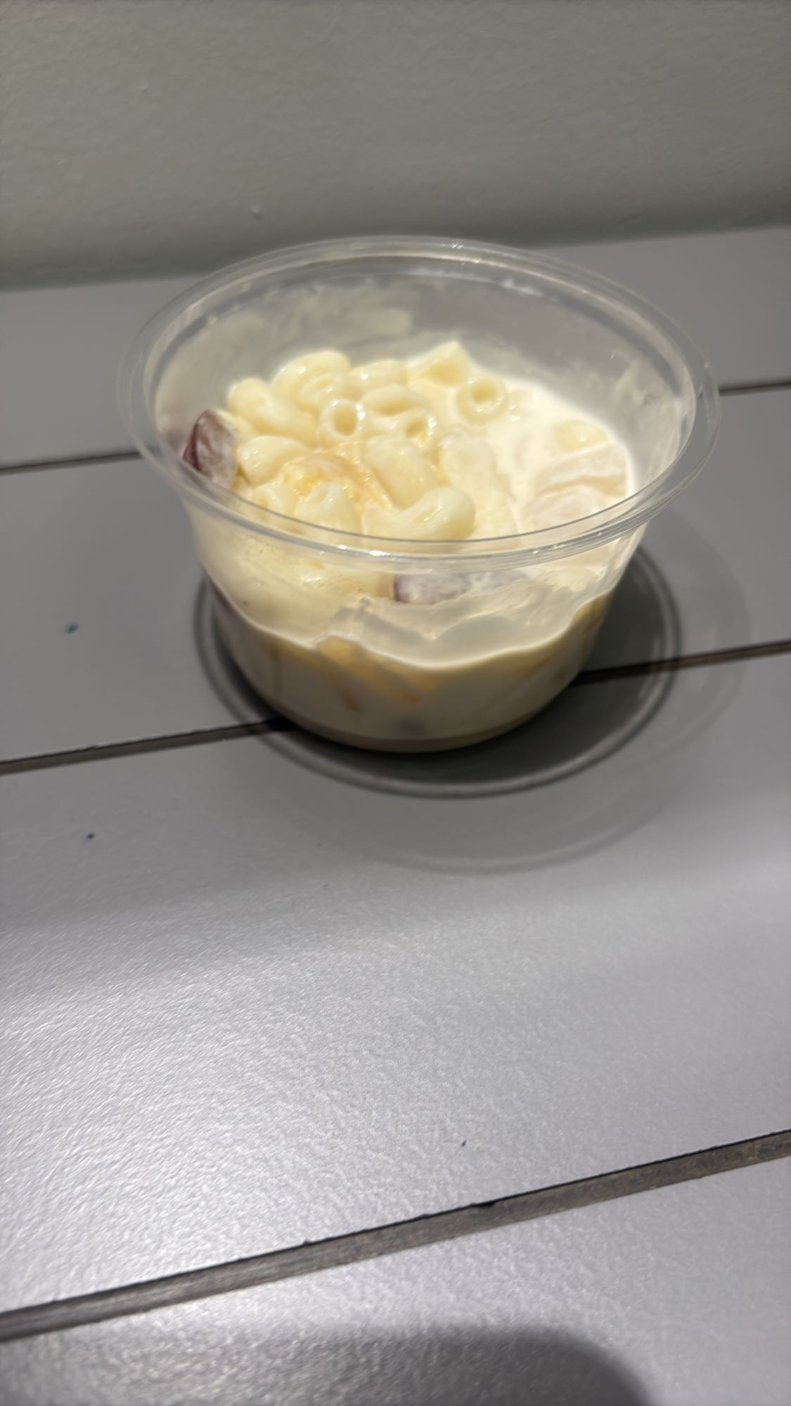 Creamy macaroni salad cup