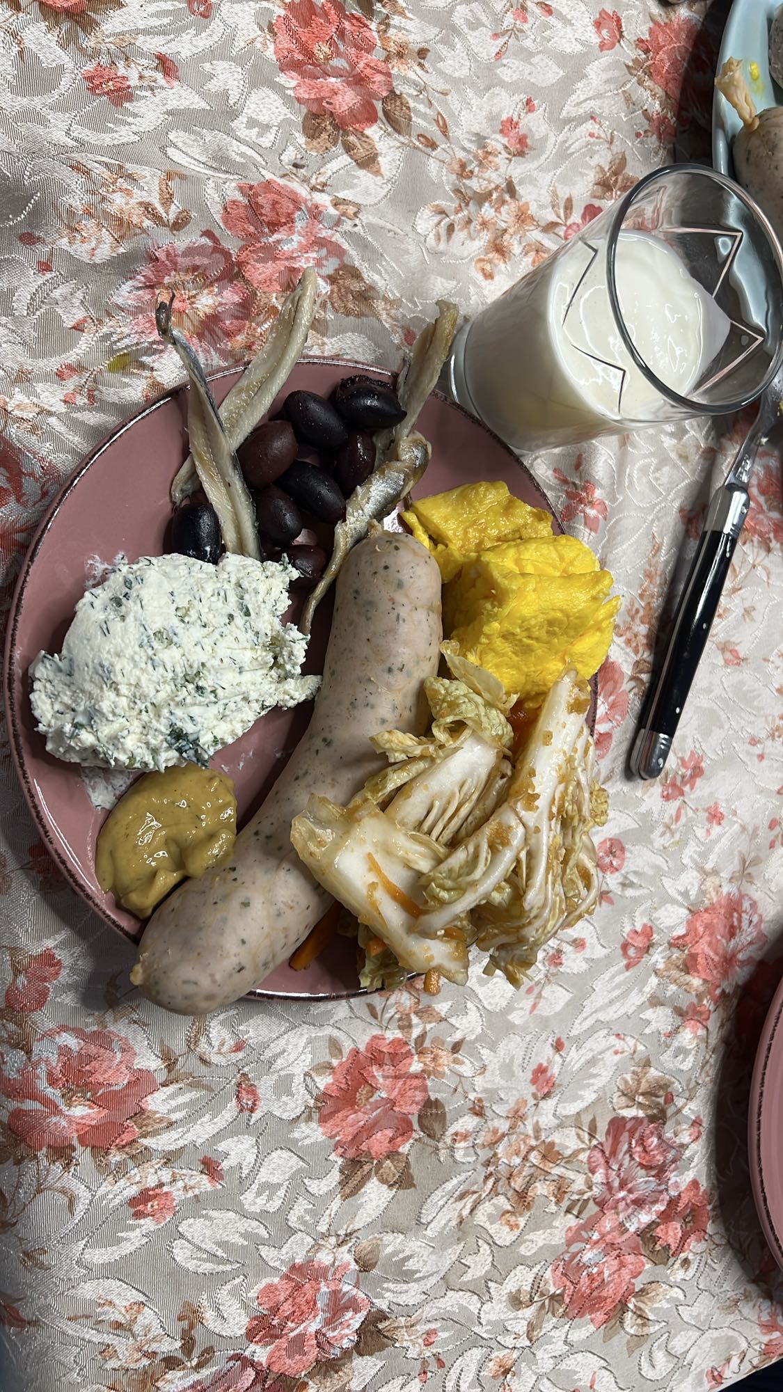 Mic dejun cu cârnați