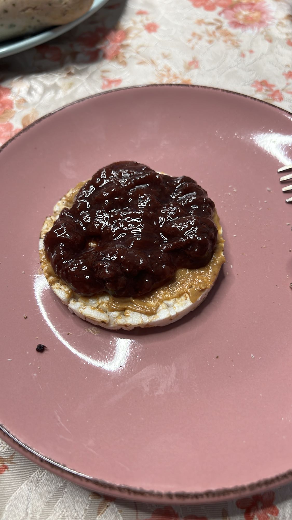 Orez expandat cu unt de arahide și gem