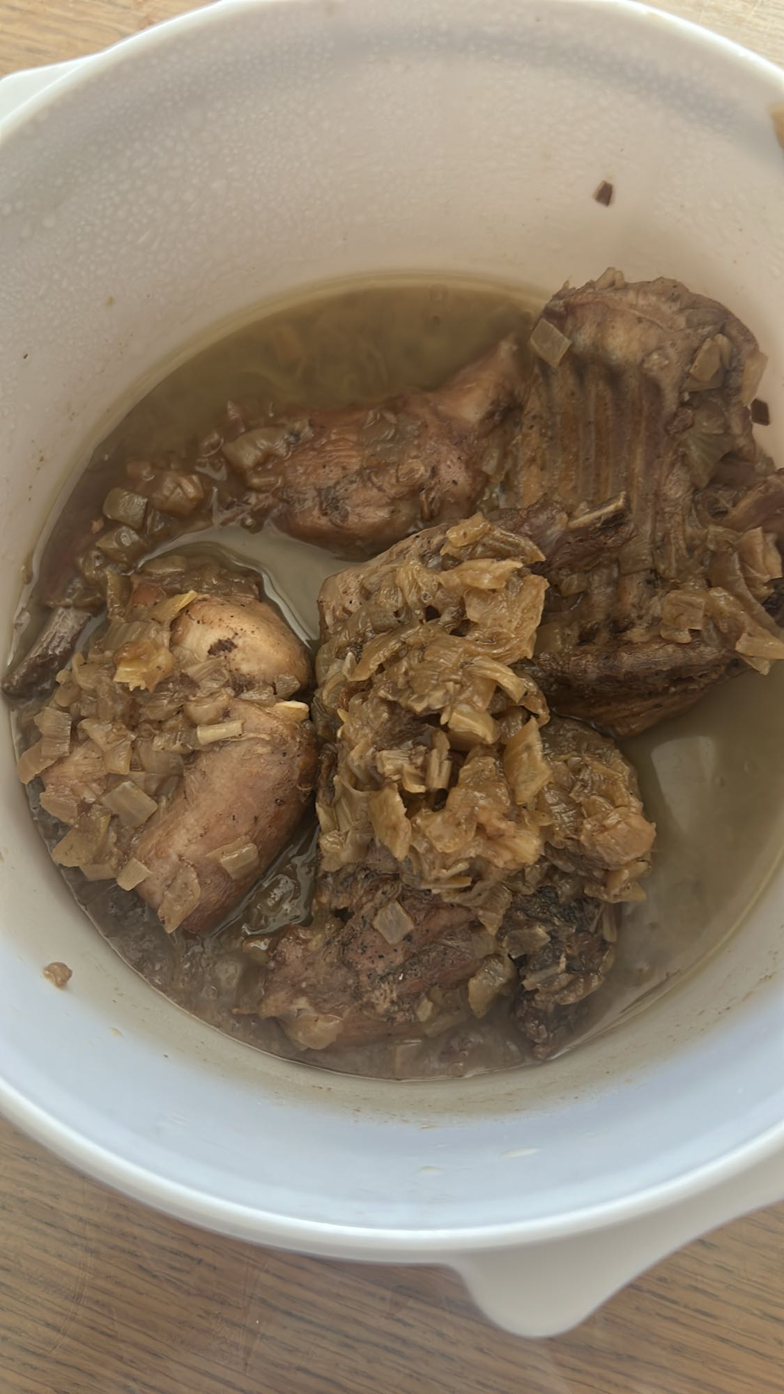 Braised rabbit with onions