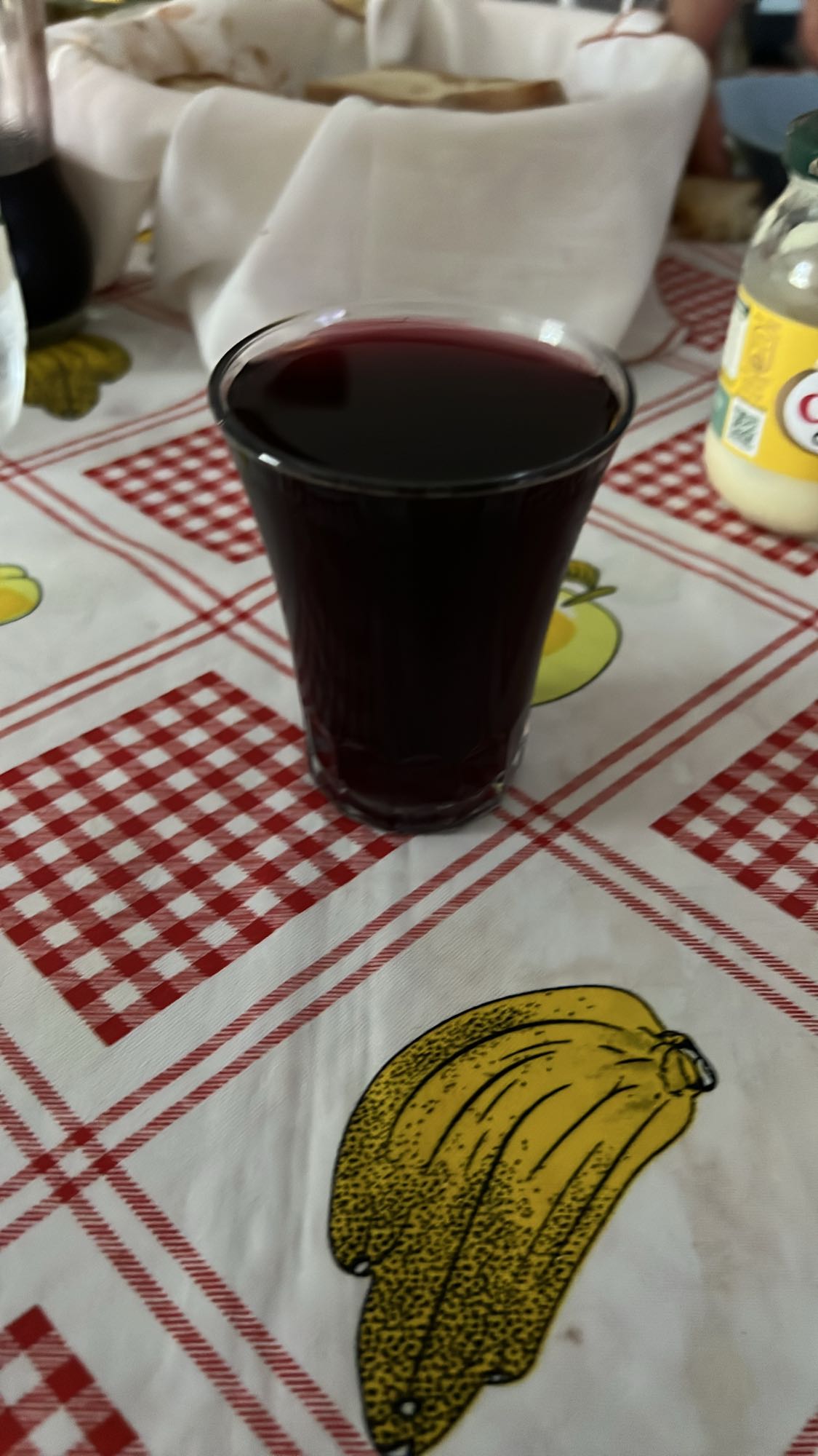 Kırmızı üzüm suyu