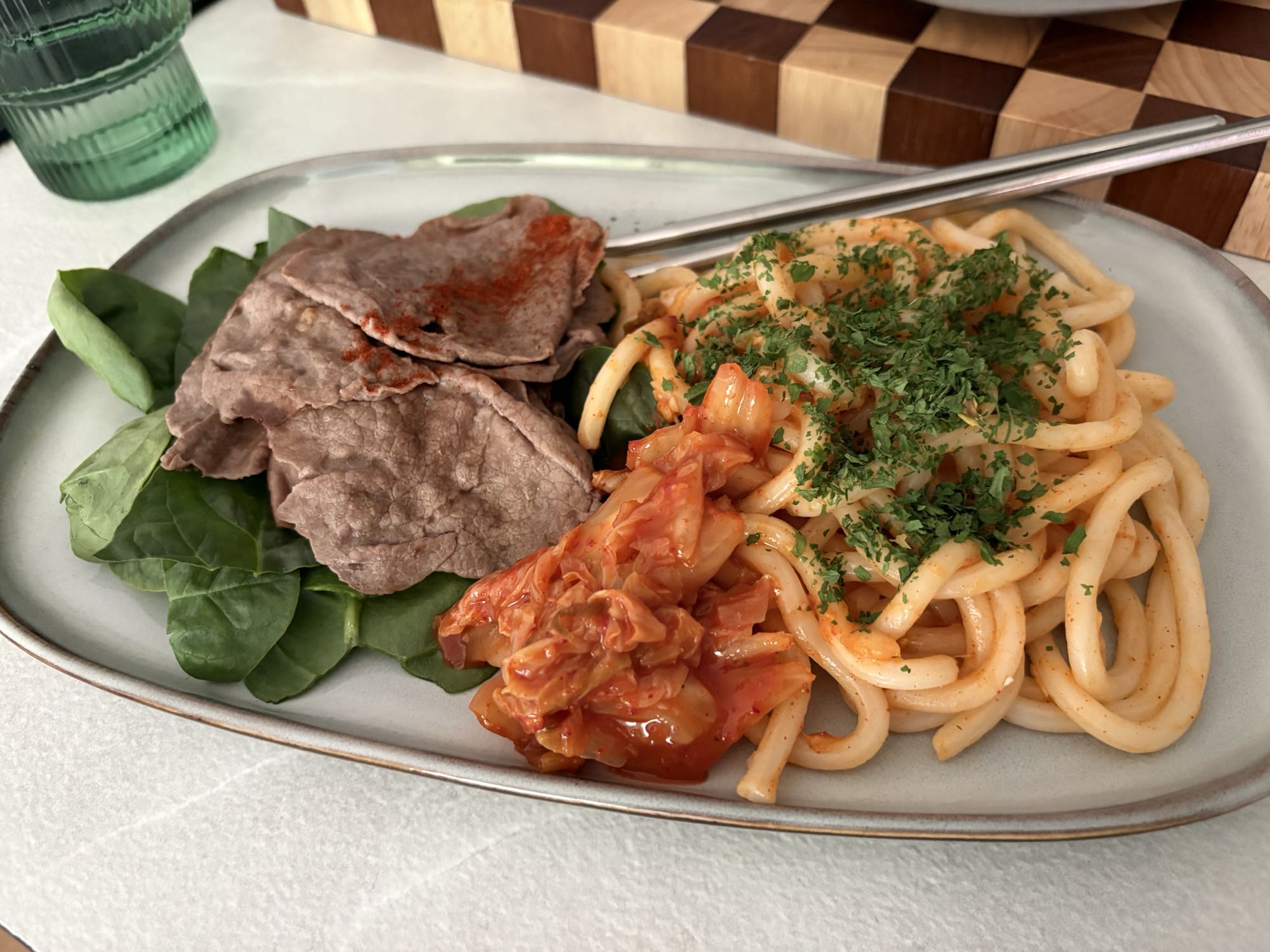 Nouilles au boeuf et kimchi