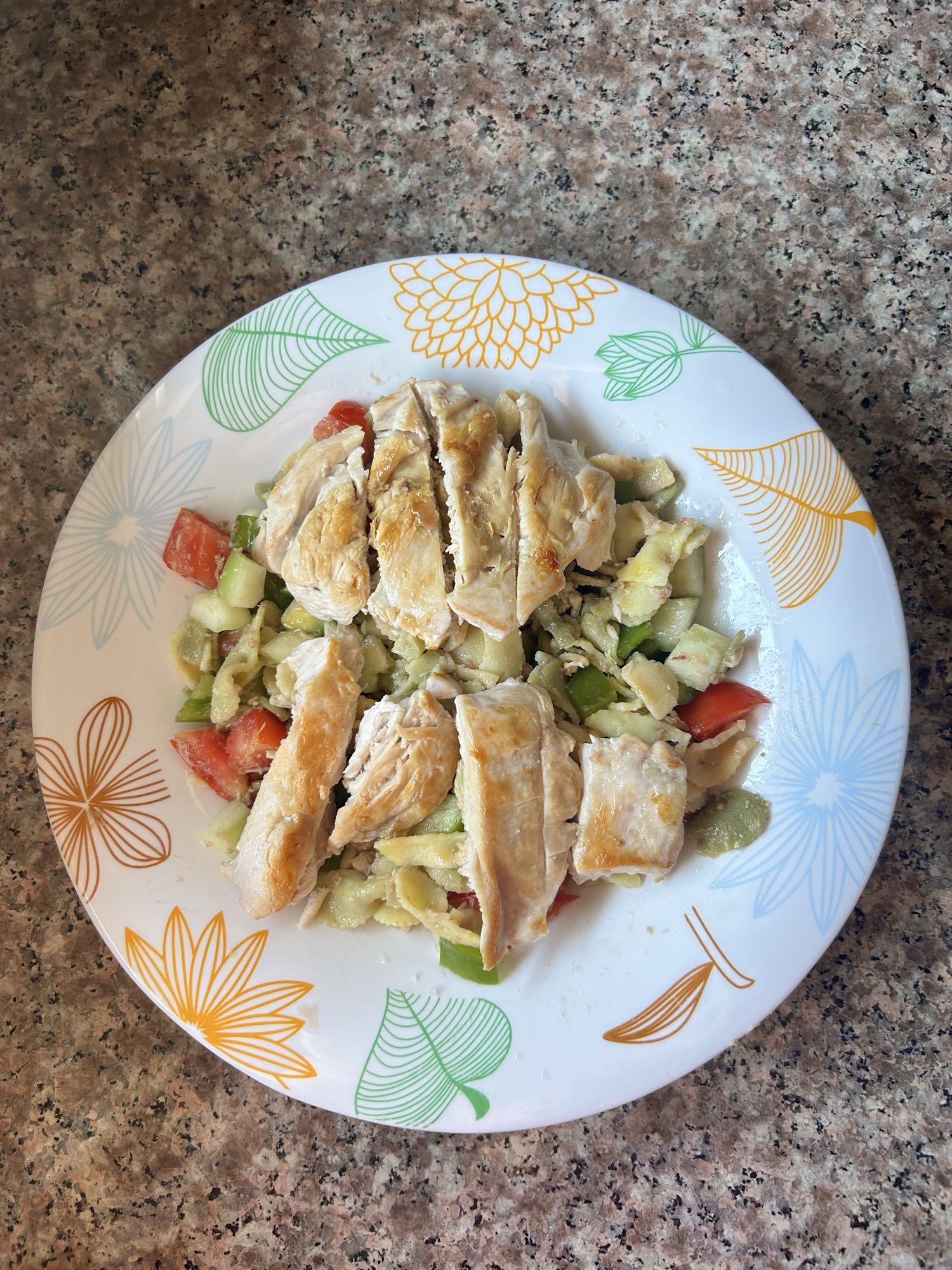 Poulet avec salade pâtes