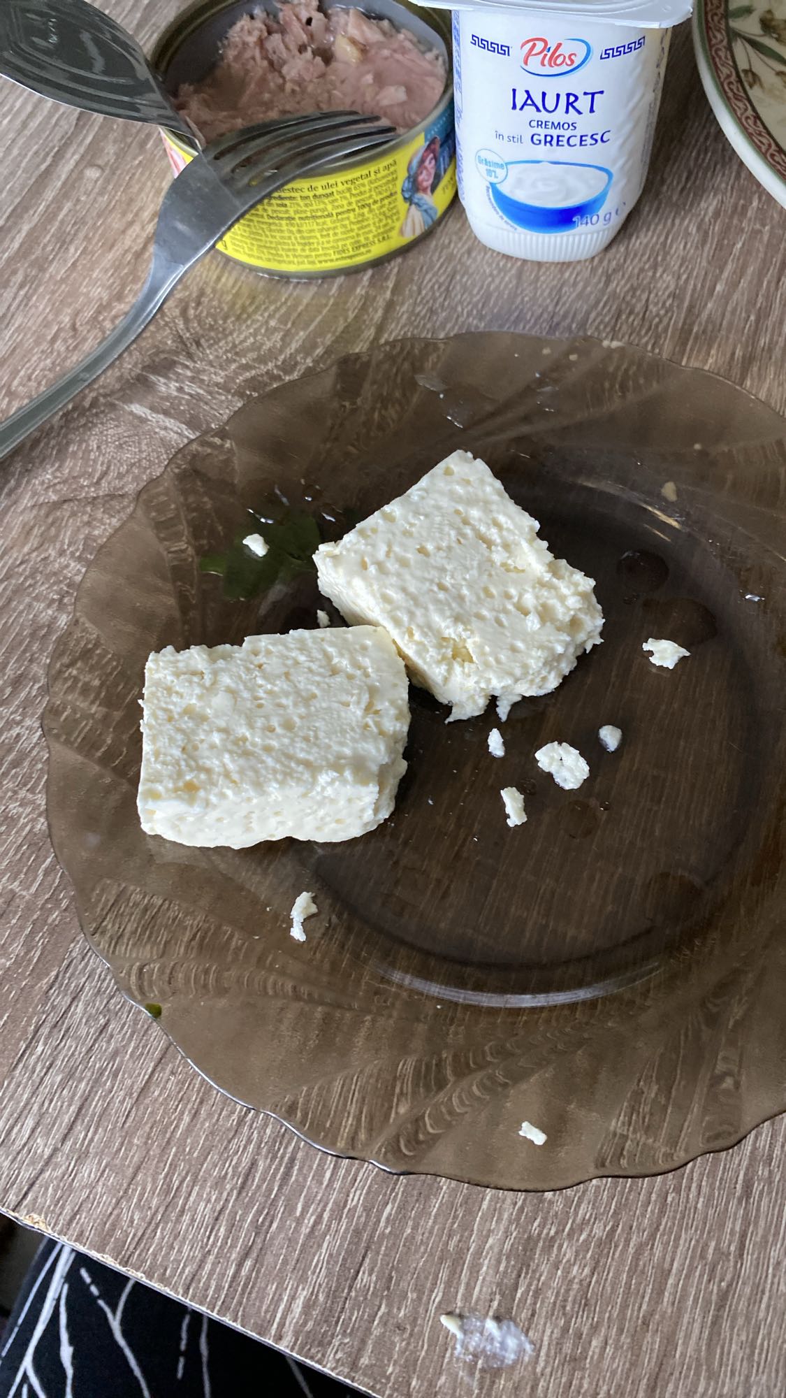 Brânză, ton și iaurt grecesc