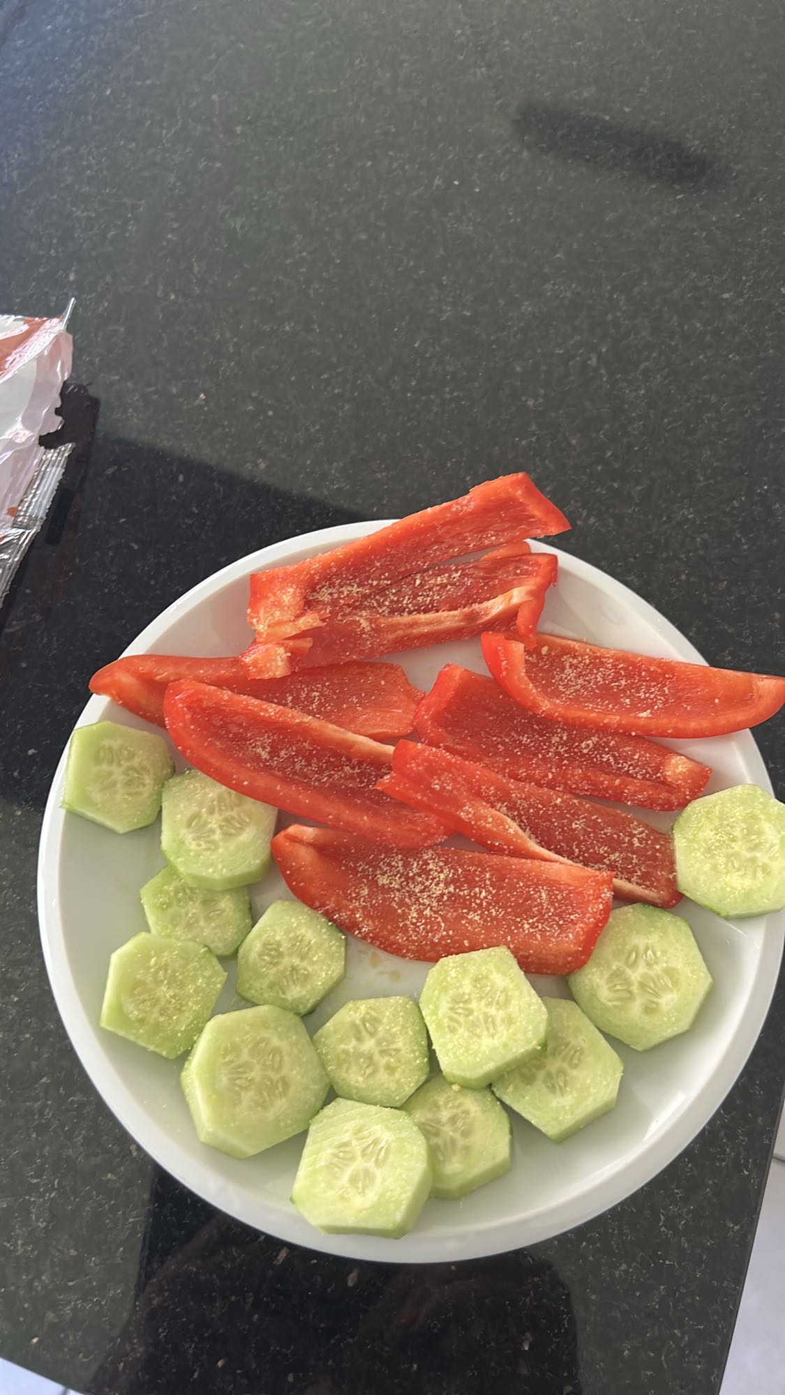 Paprika en komkommer snack