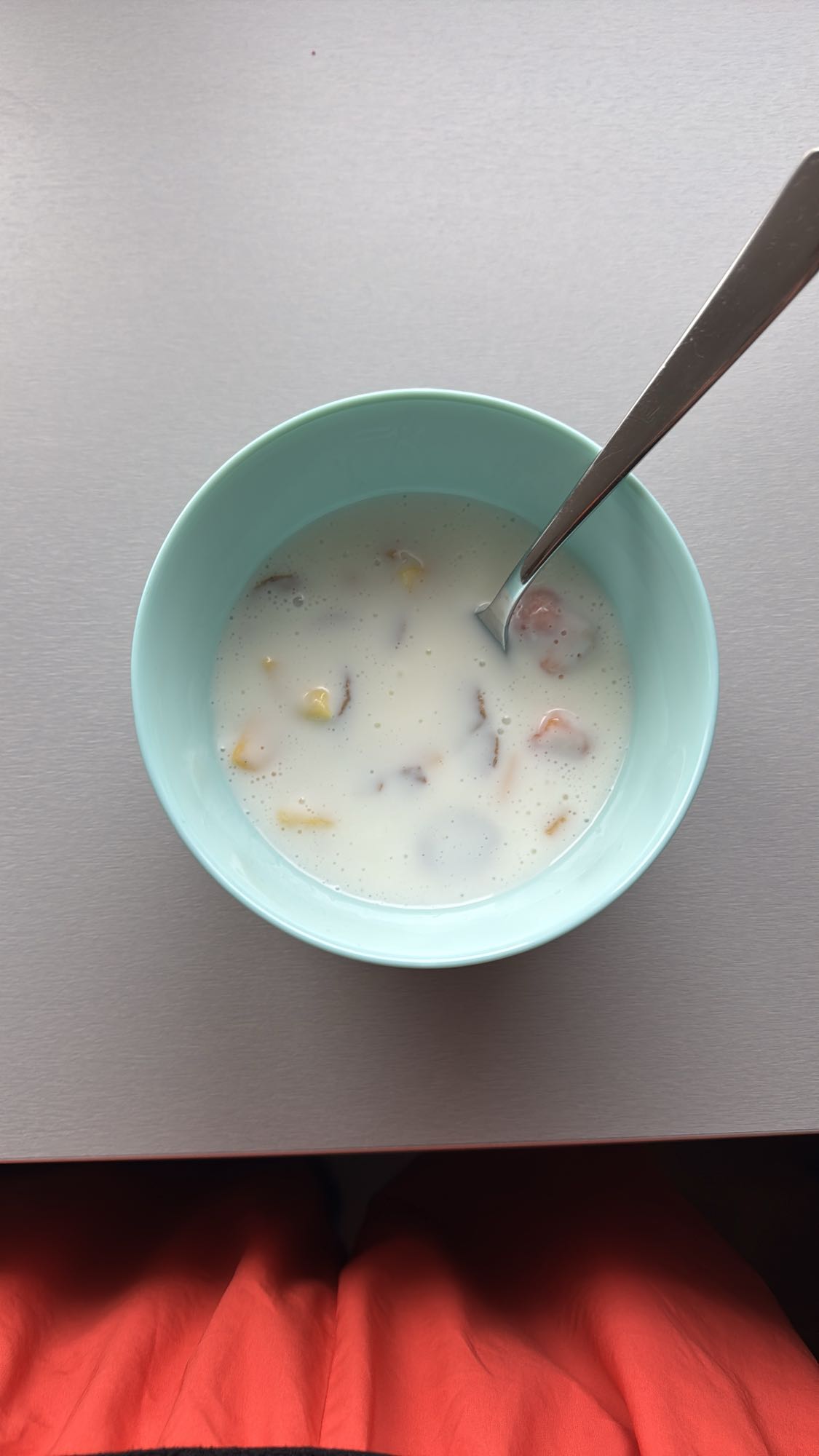 kéfir sin grasas con cereales de espelta y mango