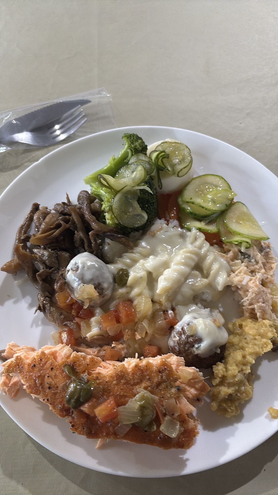 Prato com salmão e legumes