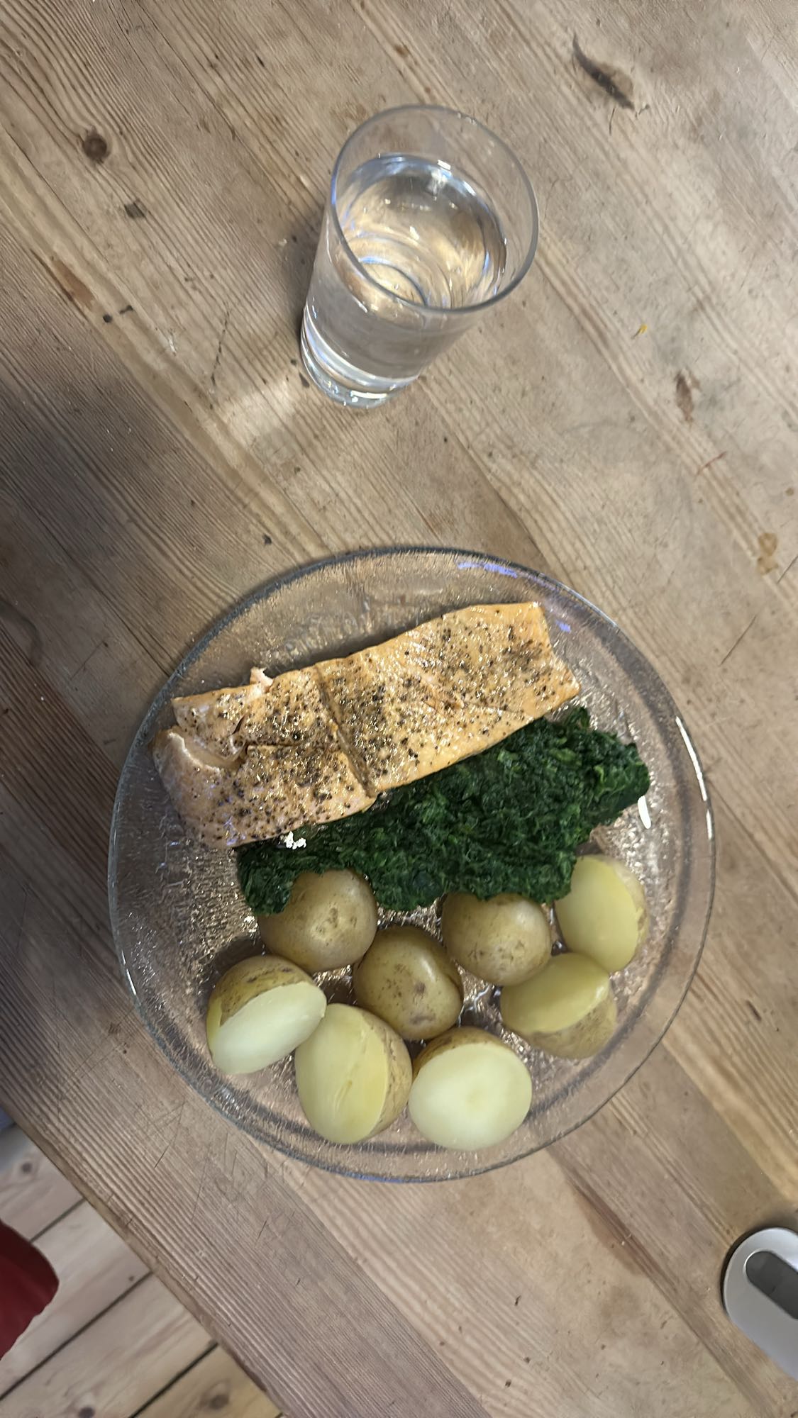 Lax med potatis och spenat