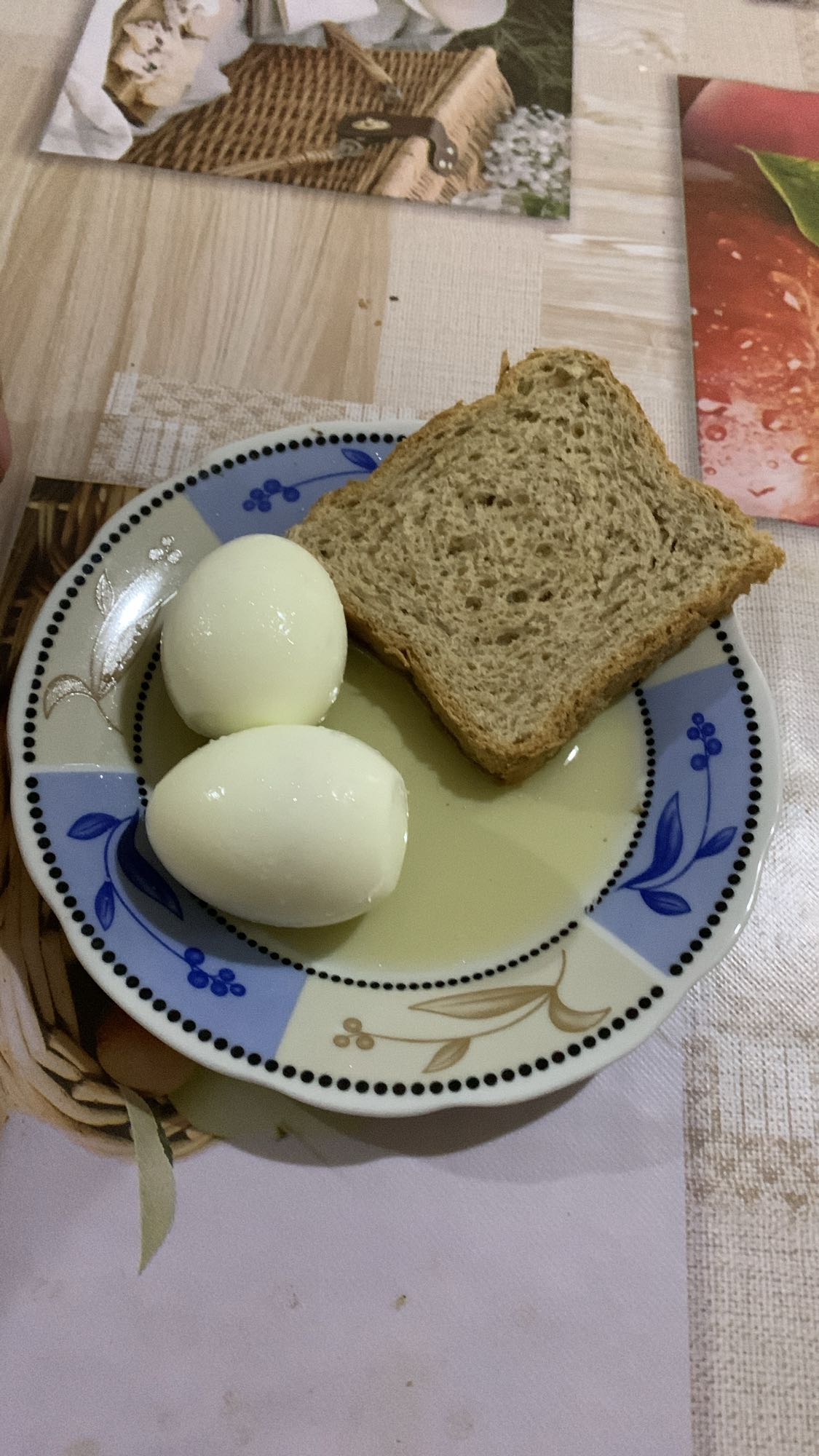 Oeufs durs et pain complet