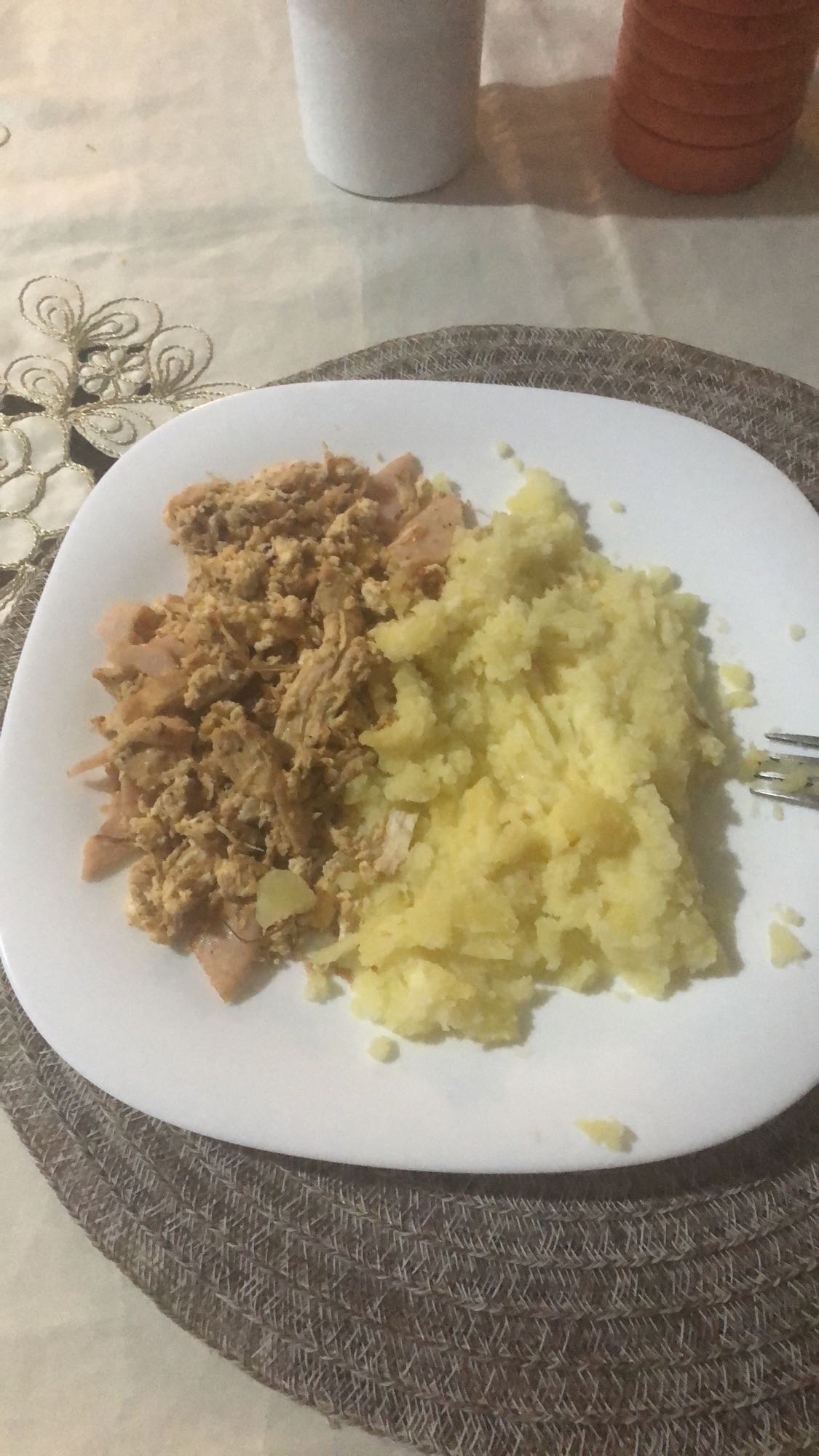 Pollo con puré de papa