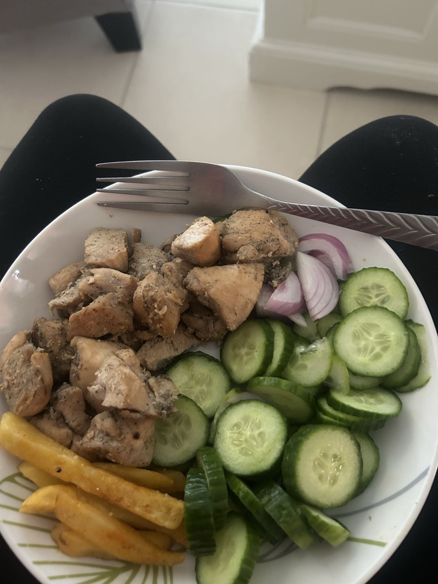 Pollo con verduras frescas