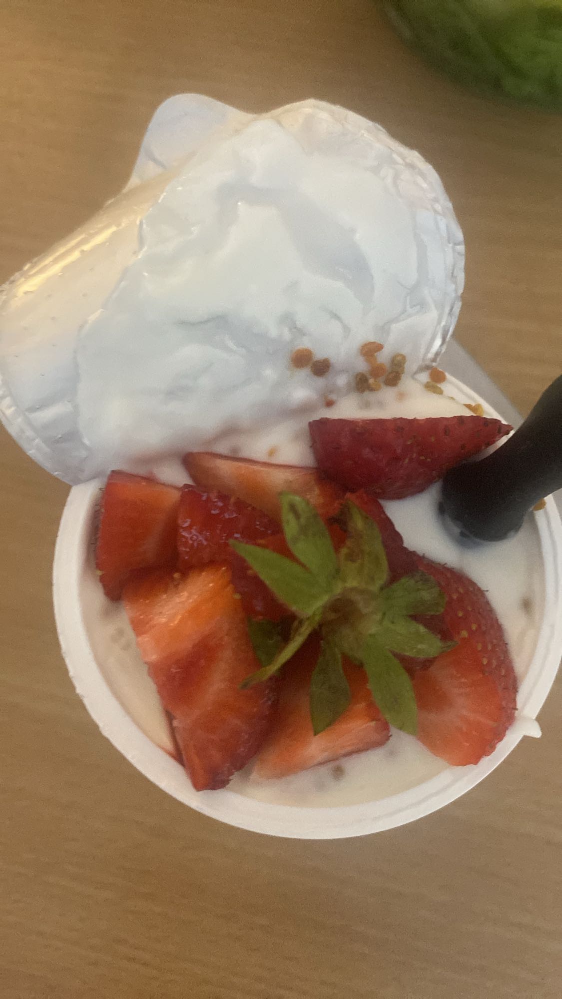 Jogurt z truskawkami