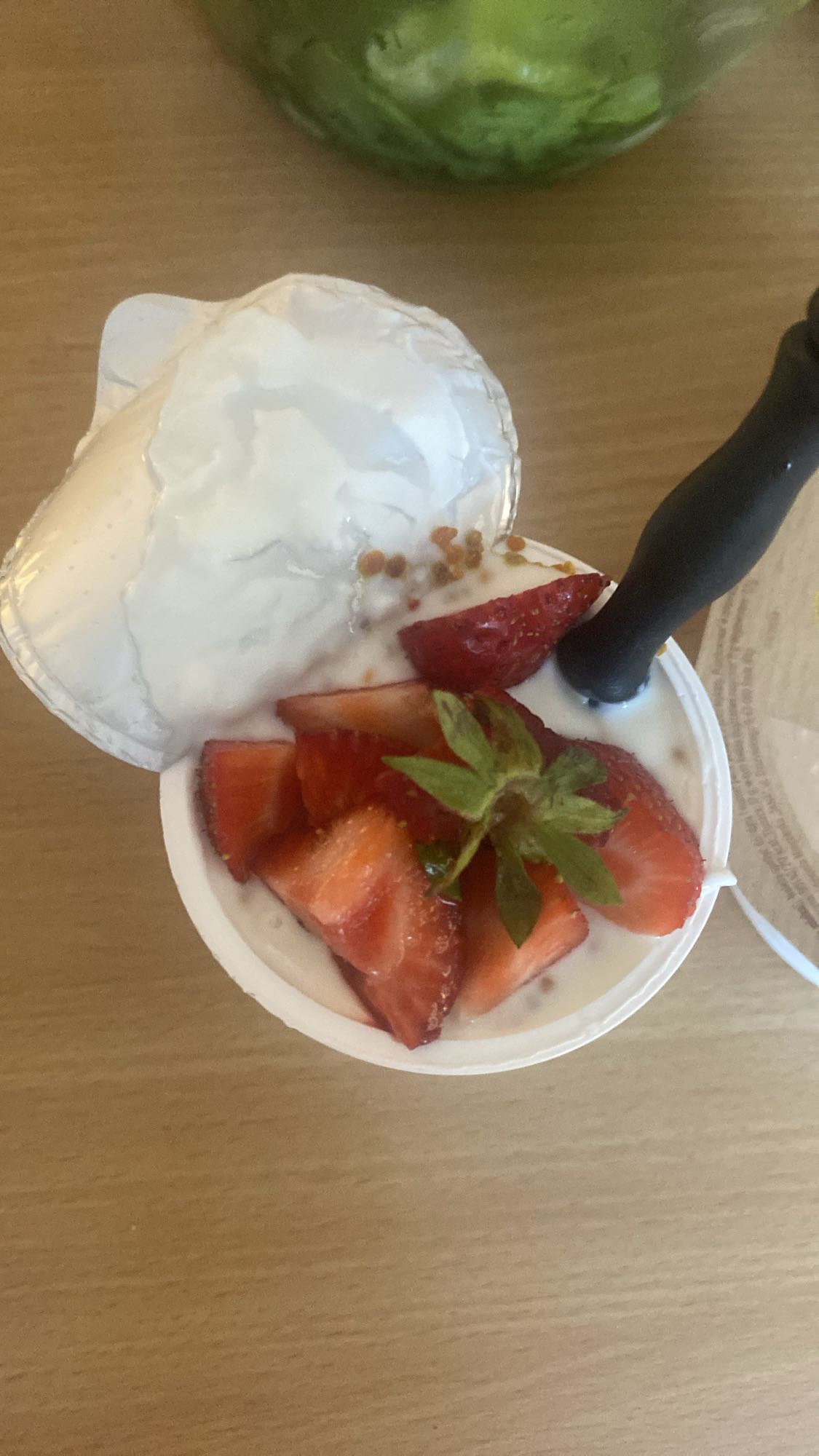 Jogurt z truskawkami